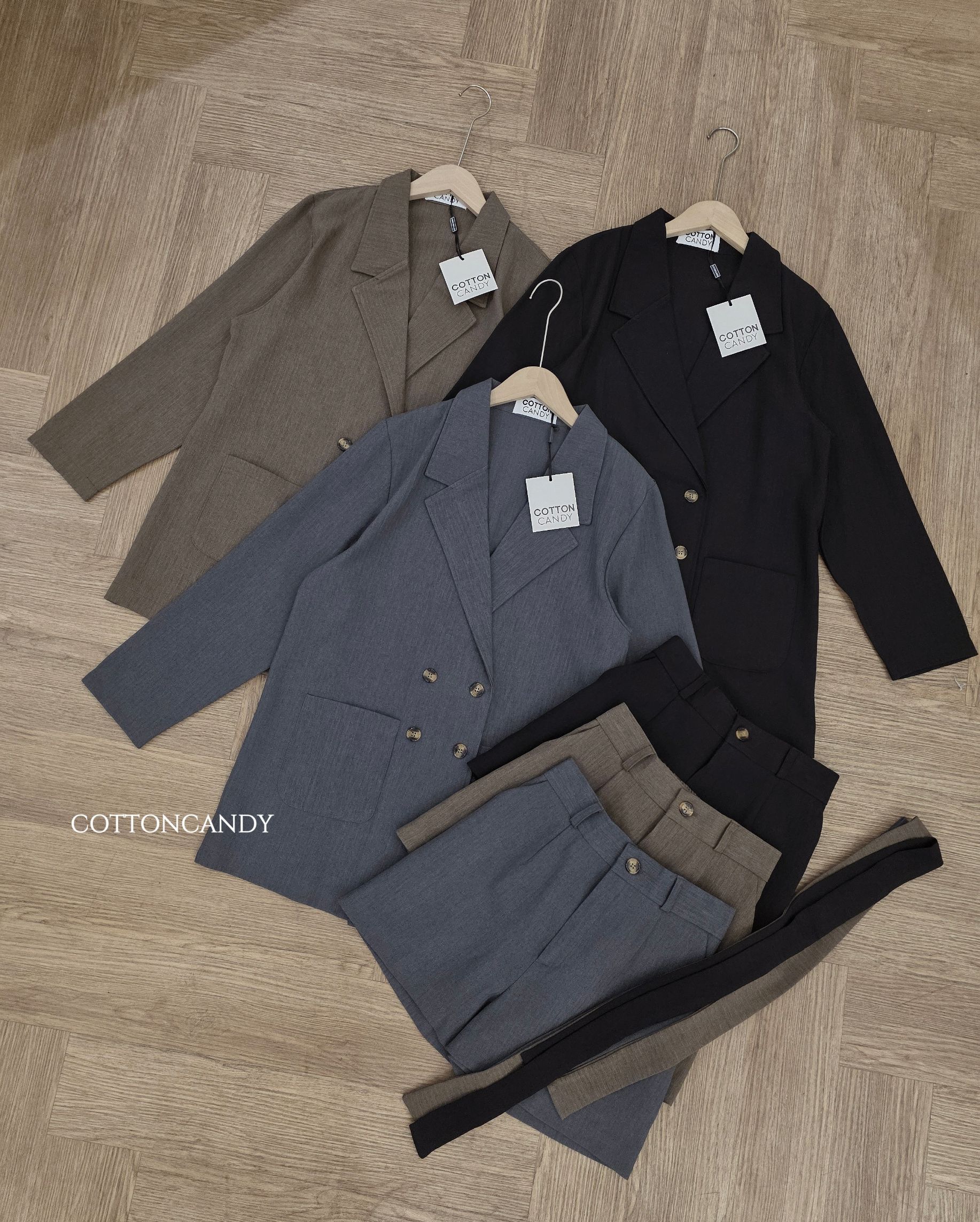 Tag#cottoncandy เซท สไตล์เบลเซอร์ ที่ชิลๆ ผ้าเนื้ดี โทนสีดสวย คุ้มมากๆ มา2ชิ้น พร้อมโบว์ผูกเอว ใส่เป็นเซทหรือจะแยกชิ้นก็ไ