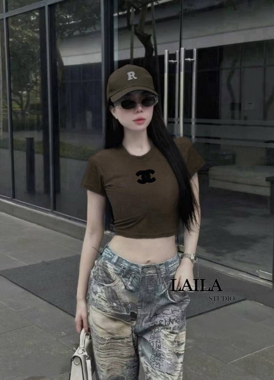 Set เสื้อ+กางเกง เสื้อแขนสั้นทรงกึ่งครอป งานผ้ายืดหยุ่นมีน้ำหนักทรงสวยพร้อมตัวอักษรCNที่อก มาในโทนสีน้ำตาล/ แดง มาพร้อมกางเกงงานยีนส์แท้💯นำเข้า แต่งสกรีนลายขาดแฟชั่นสายสตรีทเวียดนามสุดต๊าชชช ทั้งหน้า/หลัง งานสวยคมชัดมากๆค่า นำเทรนด์สุดๆไปเลยค่าา #