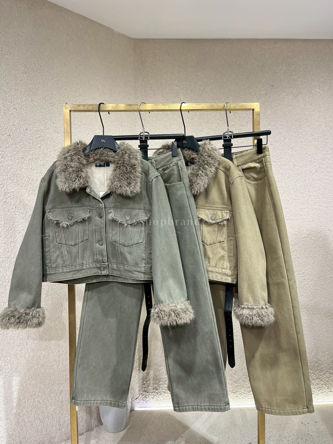 Set เสื้อยีนส์แขนยาวกระเป๋าอกคู่ปกเฟอร์ + กางเกงขายาว