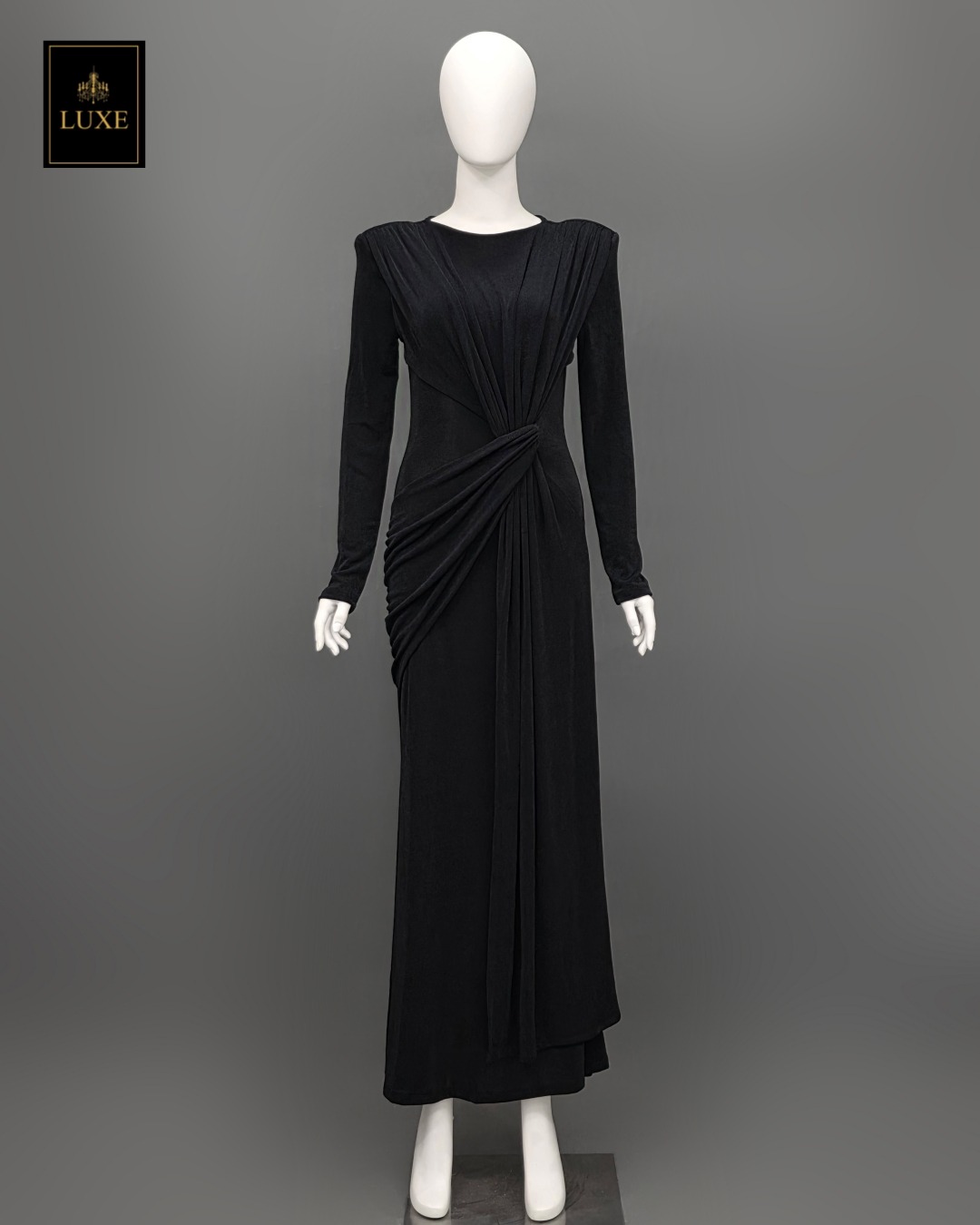Label : LUXE ☑️แม็กซี่เดรสเสื้อคอกลมแขนยาว เสริมไหล่ กระโปรงยาวคลุมข้อเท้า ☑️ดีเทลจับเดรปและผูกผ้าที่เอว ปล่อยชายกระโปรงลงมาด้านหน้า ☑️ทำจากผ้าคอตตอนโพลีเอสเตอร์ผสมสแปนเด็กซ์ เนื้อนุ่ม ยืดหยุ่นได้สูง ใส่สบายค่ะ