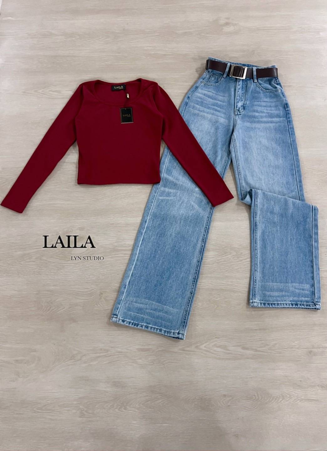 Set เสื้อ+กางเกง งานเสื้อคอยูทรงแขนยาว ดูดีทรงสวยผ้าใส่สบาย เสื้อทรงเข้ารูปเนื้อผ้ายืดหยุ่นได้นิดหน่อย มาพร้อมกางเกงยีนส์ขายาวงานทรงขากระบอกและทรงปล่อยๆ งานแต่งผ้ายีนส์สีฟอกอ่อน พร้อมเข็มขัดหนังหัวอะไหล่สีเงินสาวเวียดนามลุคผู้ดีแมชกันได้เลยค่าา #bylaila b