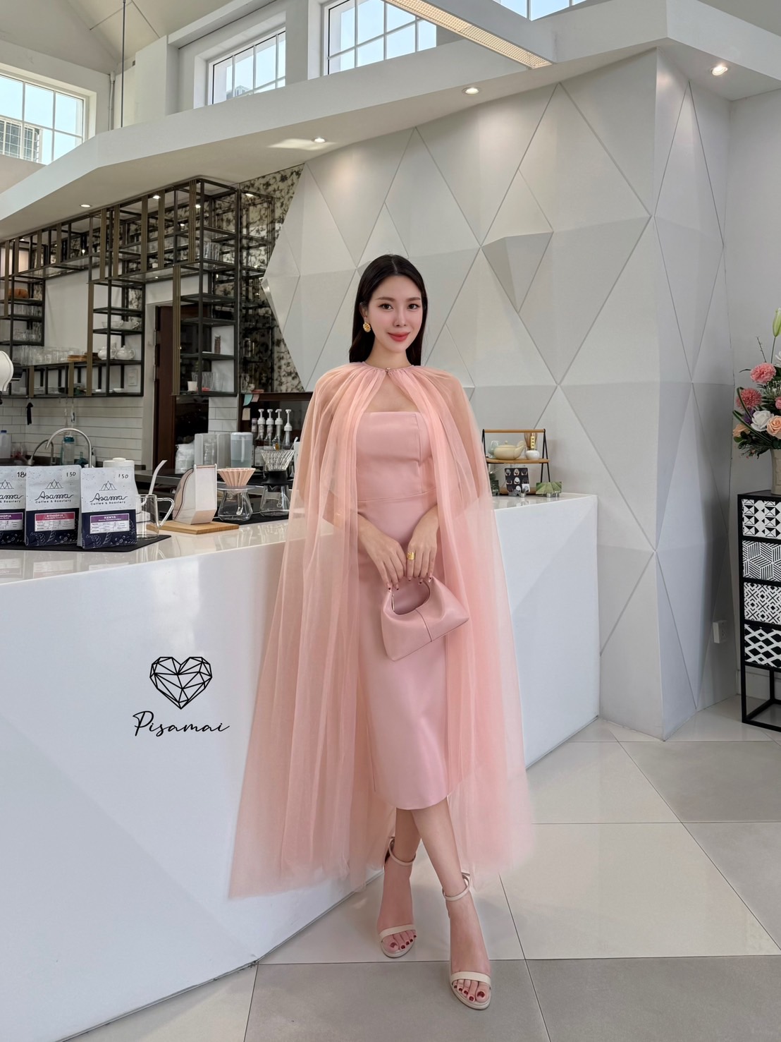 เซ็ตเสื้อเกาะอกตัวยาใสีชมพูทรงหางปลา มาคูากับซีทรูทรงคลุมค้างคาวพองอลัง ใส่สวยมากกกก ราคานี้มือต้องไวเลยค่า รุ่นนี้ใส่สวย เนื้อผ้าดีมากกกกกกก ห้ามพลาดเลยค่า