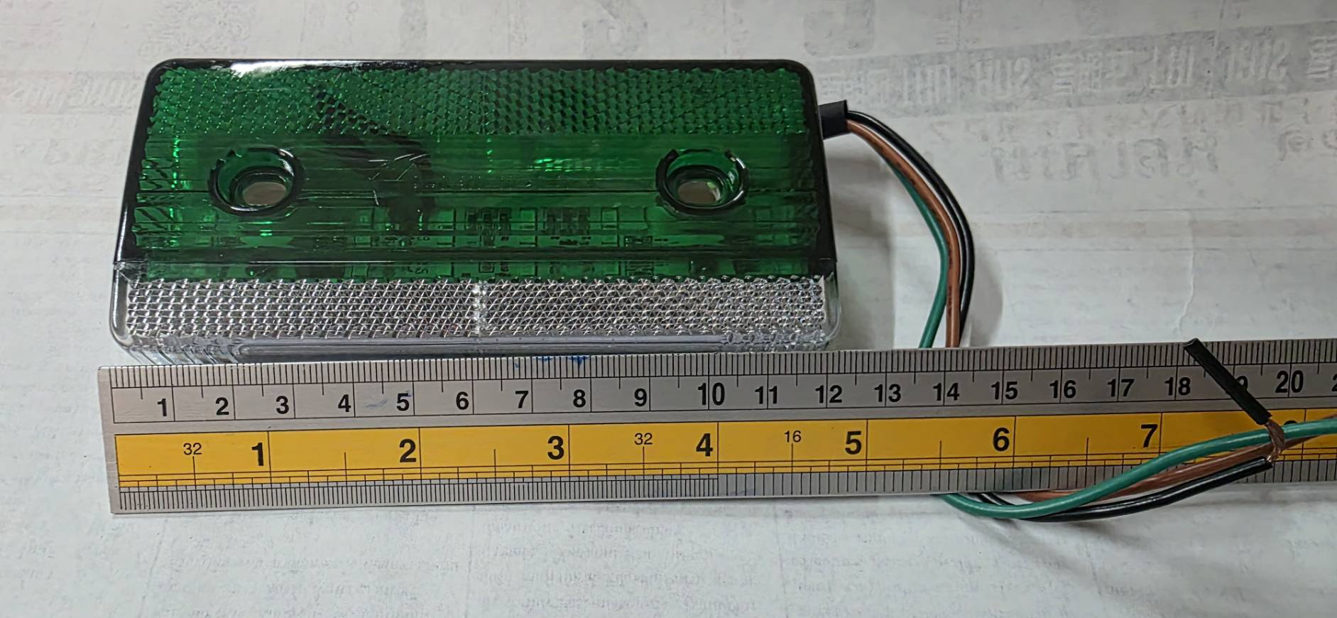ไฟหลังคา ไฟสัญญาณ ไฟราวข้าง กลม 12V สี่เหลี่ยม ขนาด ยาว 12 กว้าง 5.5 หนา 2.5 ซม. สีเขียว ไฟ 2 สเต็ป ข้างละ