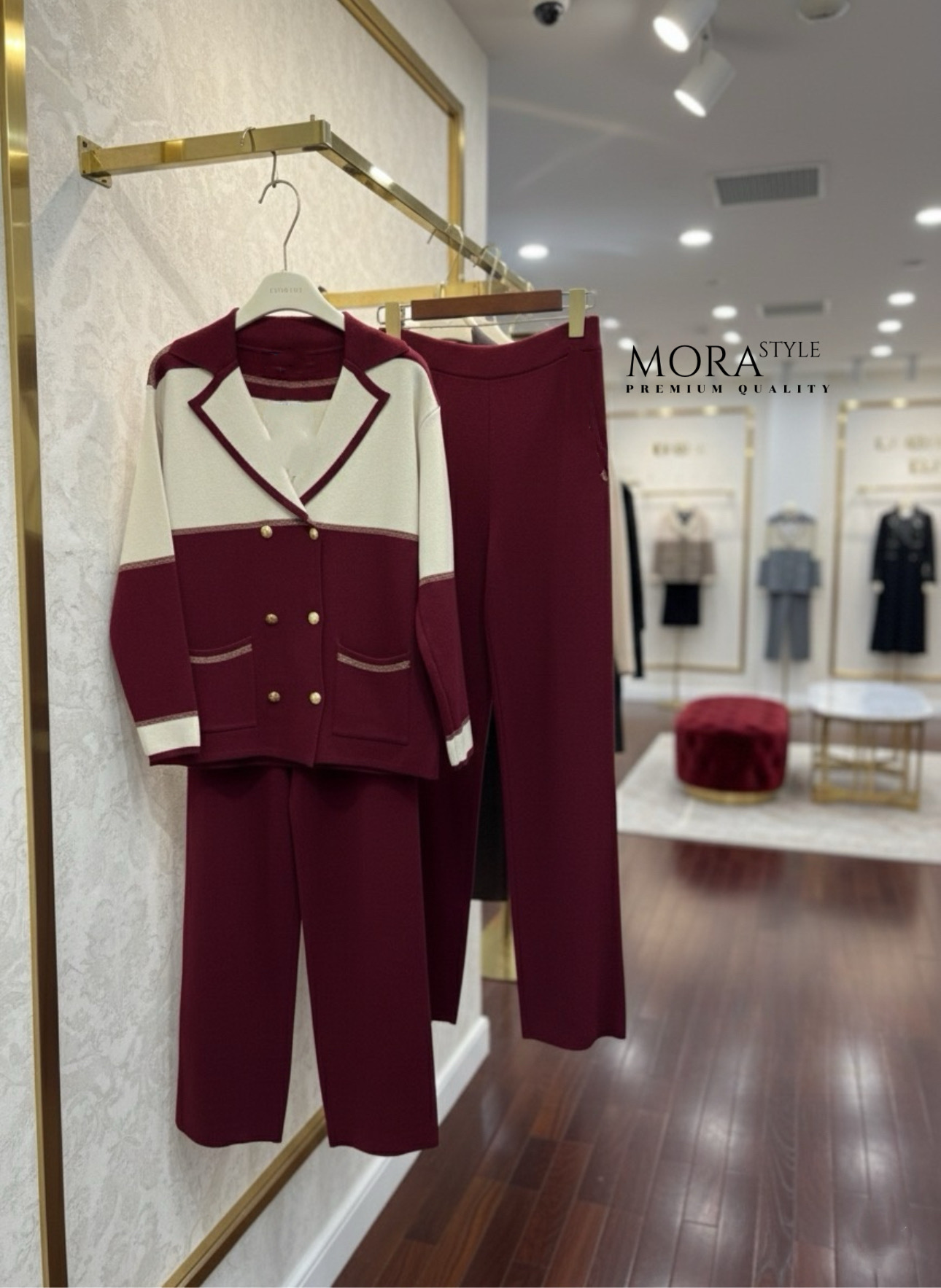 เซ็ตไหมพรม 2 ชิ้น เสื้อแขนยาวทูโทนแต่งกระดุมด้านหน้า มาพร้อมกับกางเกงขายาว ผ้าใส่สบายไม่ร้อน ใส่เที่ยวใส่ออกงานได้ เป็นอีกรุ่นที่ต้องมีติดตู้นะคะ Color : ตามภาพ