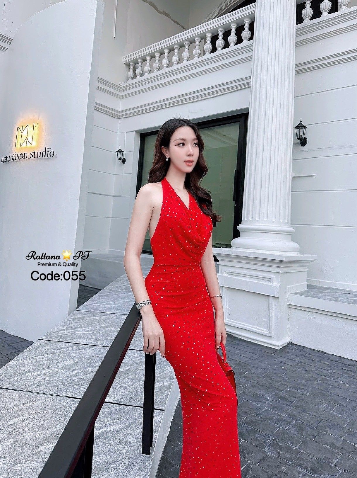 เดรสยาวสวยหรูดูแพงทรงสวยมาก เนื้อผ้าสวยมาก ผ้ายืดได้ หรูหรามาก ชุดมีซับในอย่างดี มีซิบด้านหลัง ใส่เที่ยววาเลนไทน์ ออกงาน ดินเนอร์ งานแต่ง ปาตี้กับเพื่อน ปัง ปัง ปัง ช้าไม่ได้แล้วคร้า ของสวยๆหมดไ