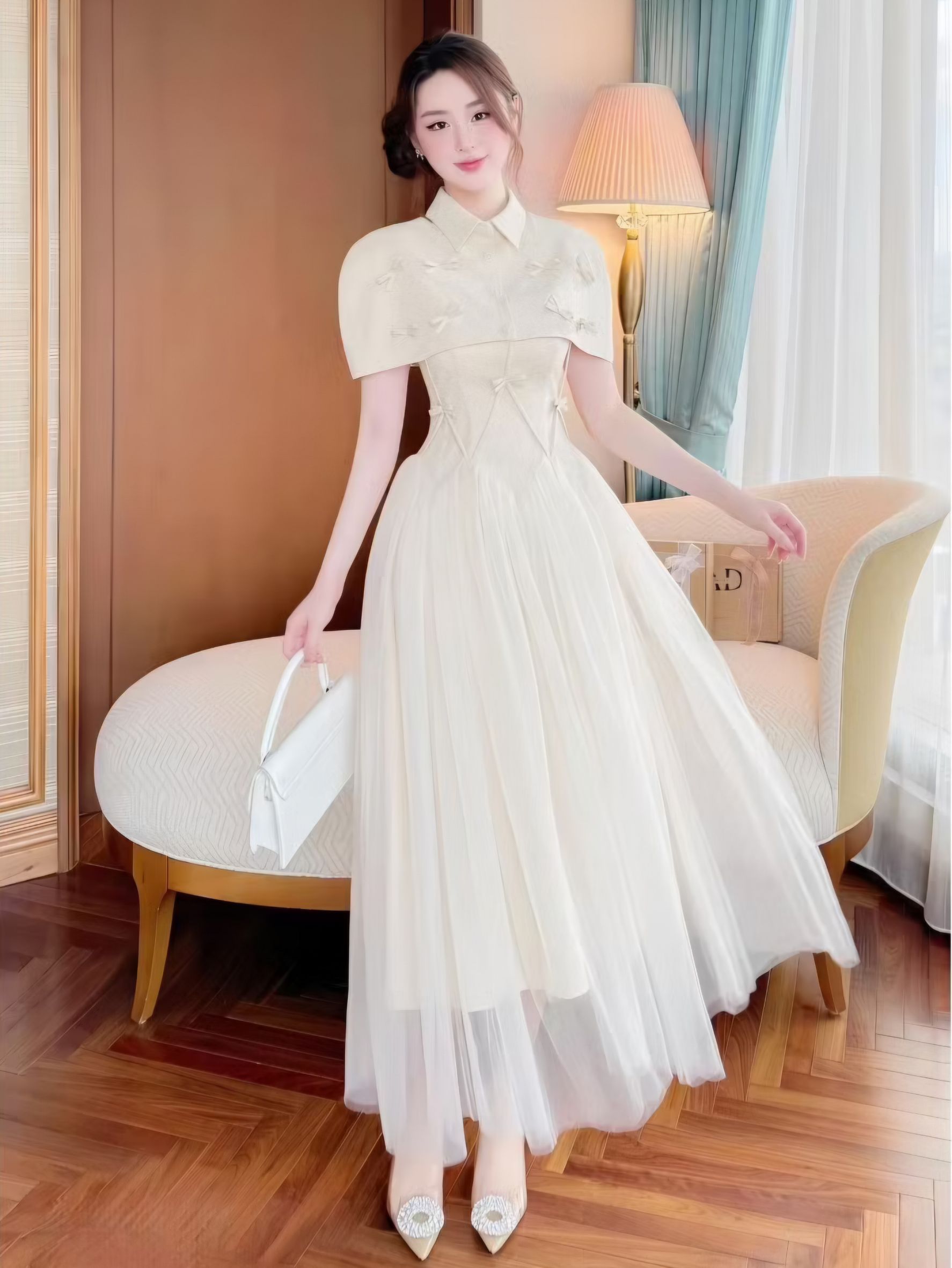 Dress สายเดี่ยวตัวยาว อกมีฟองน้ำจัดทรงให้ค่ะ แต่งสายเล็กๆแต่งโบว์ด้านหน้า ช่วงกระโปรงแต่งผ้ามุ้งสวยมากค่ะ แต่งผ้าคลุมไหล่คอปกติดกระดุมด้านหน้า แต่งโบว์เล็กๆด้านหน้า เนื้อผ้าหนาเป็นทรงสวย มีน้ำหนักทิ้งตัวสวย มีซับในทั้งชุดค่ะ ใส่ออกมาเป็นทรงสวยสุดๆค่า ...