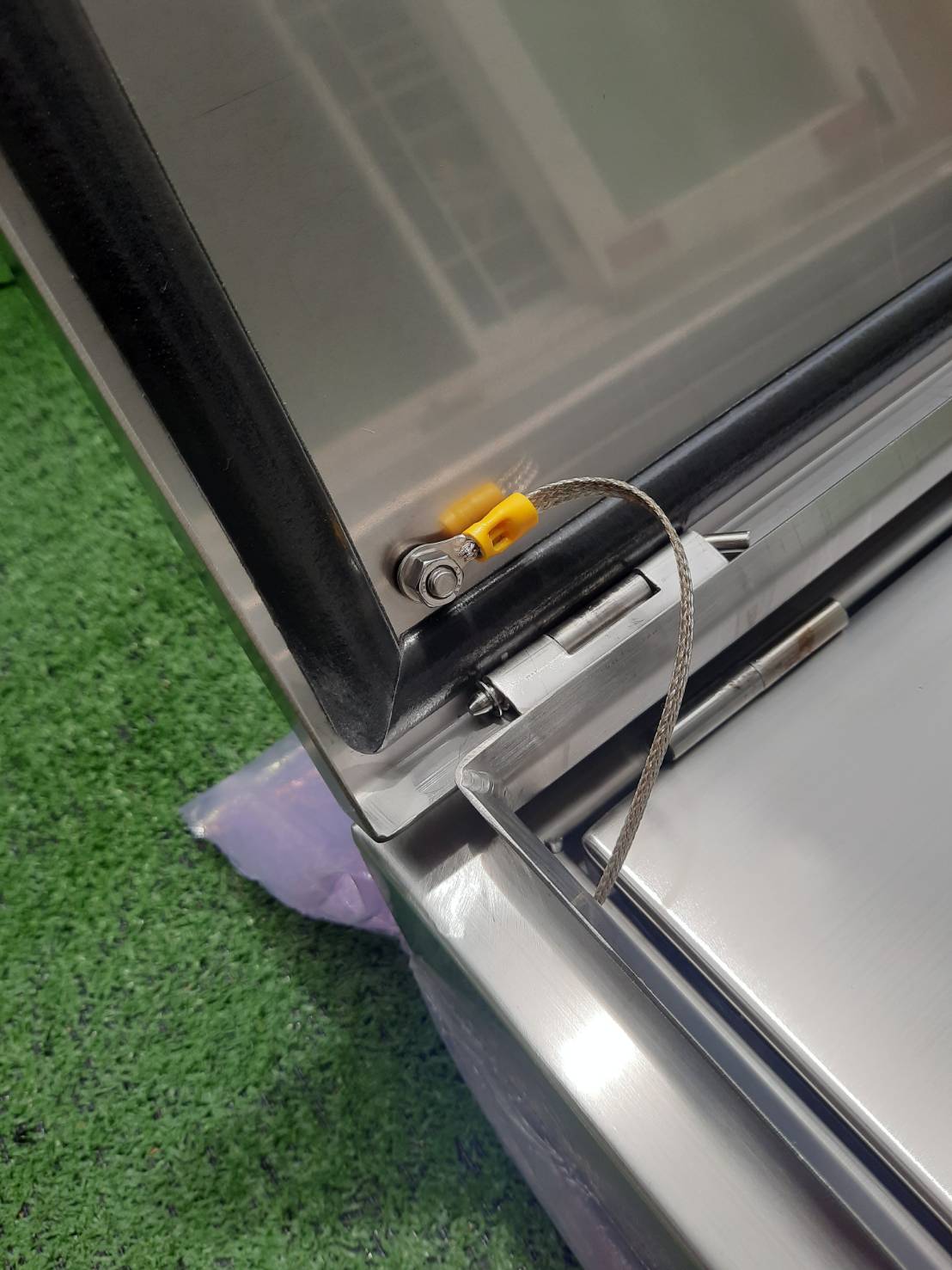 Main LUG 250A ตู้สแตนเลส 304 มีหลังคาสโลป W450xH800xD152mm. (42ช่อง)