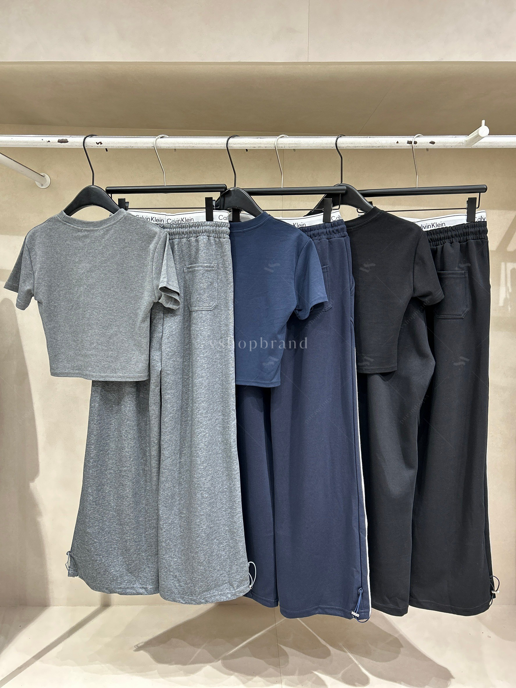 set ครอปแขนสั้นปัก ck อก+กางเกงขายาว