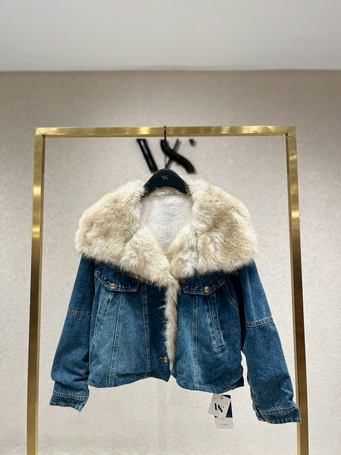 แจ็คเก็ตยีนส์บุขนด้านในปกขนเฟอร์