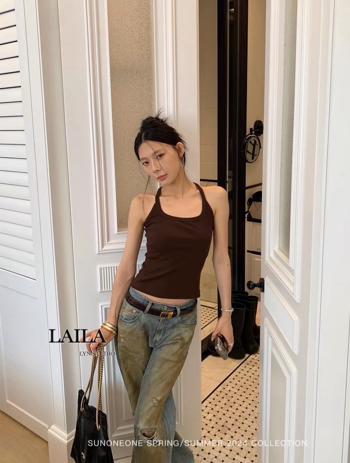 Tag: LAILA Detail: Set เสื้อ+กางเกง งานเสื้อสายเดี่ยวทรงเว้าแขนด้านหลังแต่งเว้า ดีไซน์เสริมทรงที่อก เนื้อผ้ามีน้ำหนักสวยนิ่มเด้ง มาในโทนสีน้ำตาลไหม้ขับผิวสุดๆ มาพร้อมกางเกงยีนส์ทรงปล่อยๆเท่ๆ