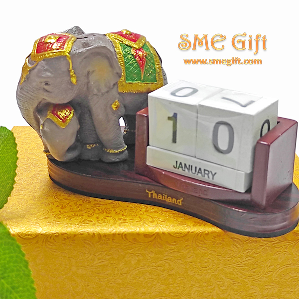 ช้างคาเลนดาร์ แม่ลูก (สีเทา) พร้อมกล่องและถุงไหมแก้วสีทอง EC06 ชิ้น