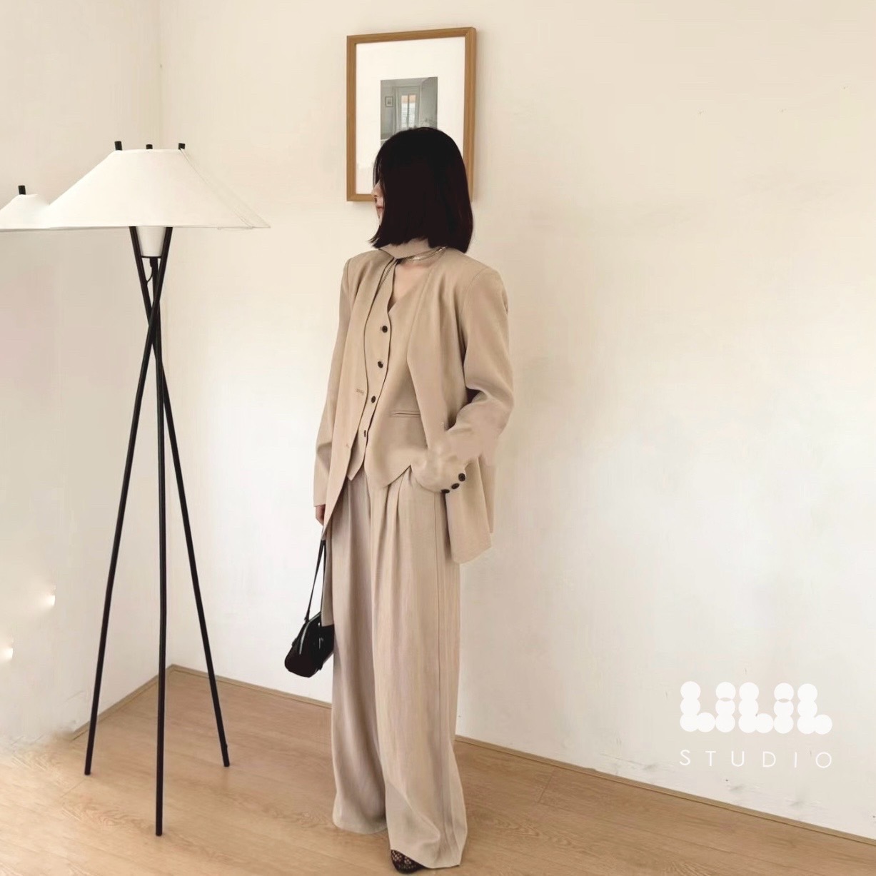 ชุดSet LILIL STUDIO🎀 ใครชอบชุดSet แกรมๆ รุ่นนี้พร้อมส่งค่ะ ผ้าฝ้ายลินินเนี้ยบๆ ใส่แยกได้ เกงเอวยางยืดซิปหน้า