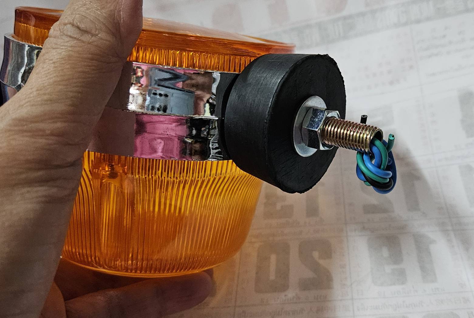 ไฟเลี้ยว ไฟหรี่ ISUZU TX 68,70,72,74 แบบขอบชุบ โครเมียม , 2 ใส้ 12- 24 โวลท์ ยาวรวมน็อต 16 ซม.ราคา ดวงละ