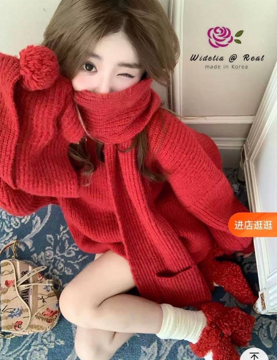 เสื้อตัวยาวสุดเก๋ รุ่นนี้ปังมากแม่ งานเกรดพรีเมี่ยม ตัวเสื้อเป็นไหมพรมเนื้อนุ่มนิ่ม มาพร้อมผ้าพันคอสุด Cute งานสวย ทรงเป๊ะ คัตติ้งเนี้ยบมาก งานไหมพรมเนื้อดีมากนะคะ รับรองใส่ออกมาไม่ผิดหวังการันตีให้เลย บอกเลยห้ามพลาดเด็ดขาดงานดีงานสวยแน่นอนจร้า