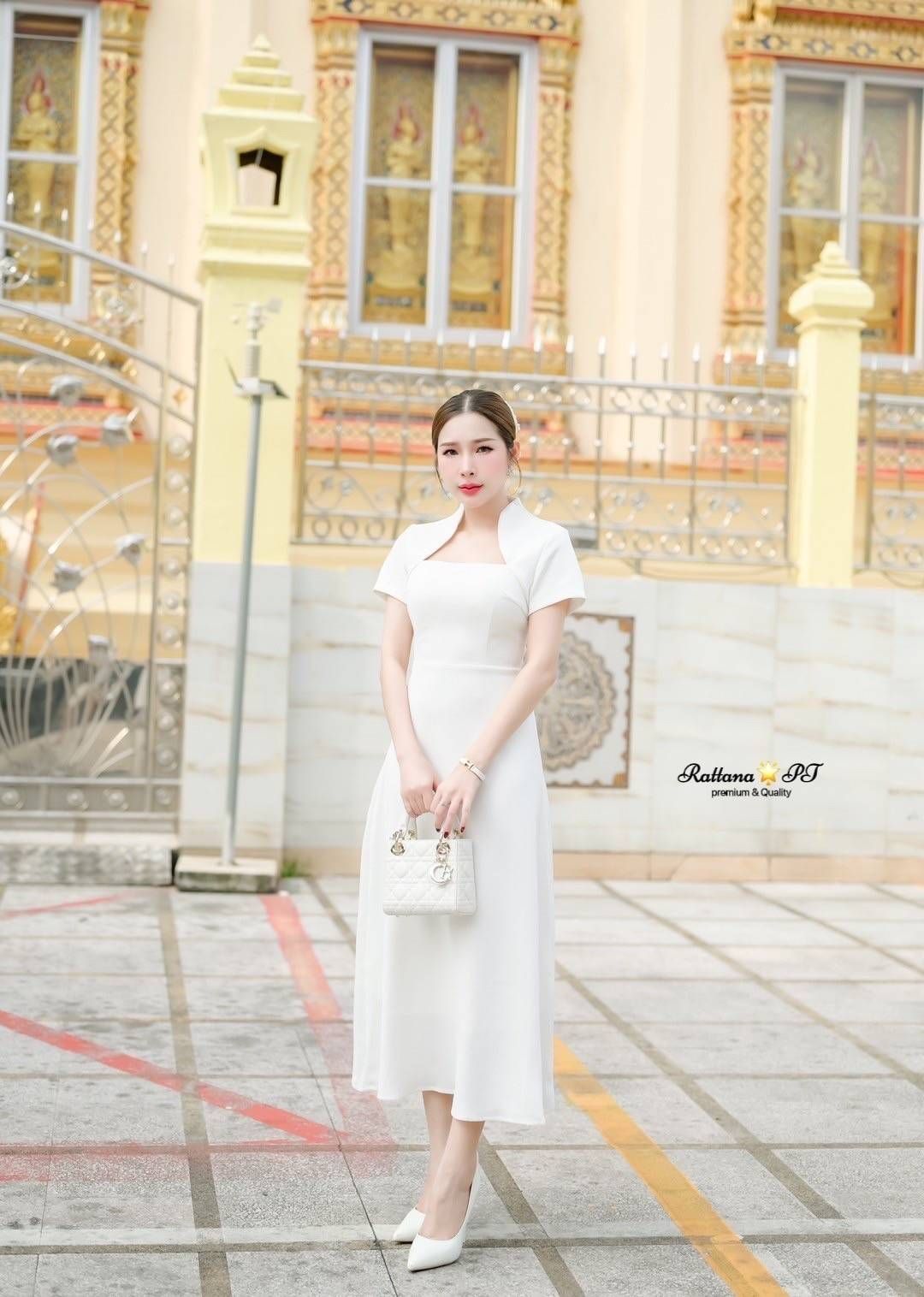 ชุดเดรสยาวสีขาวทรงสวยมาก สวยหรูดูแพง หน้าอกมีฟองน้ำ ชุดมีซับในอย่างดี เนื้อผ้าดีมากค่า ชุดมีซิบด้านหลัง ใส่ออกงาน งานบุญ งานบวช งานแต่ง #Rattana🌟PT #งานเลี้ยง#ชุดสีขาว #ชุดทำบุญ#งานบวช