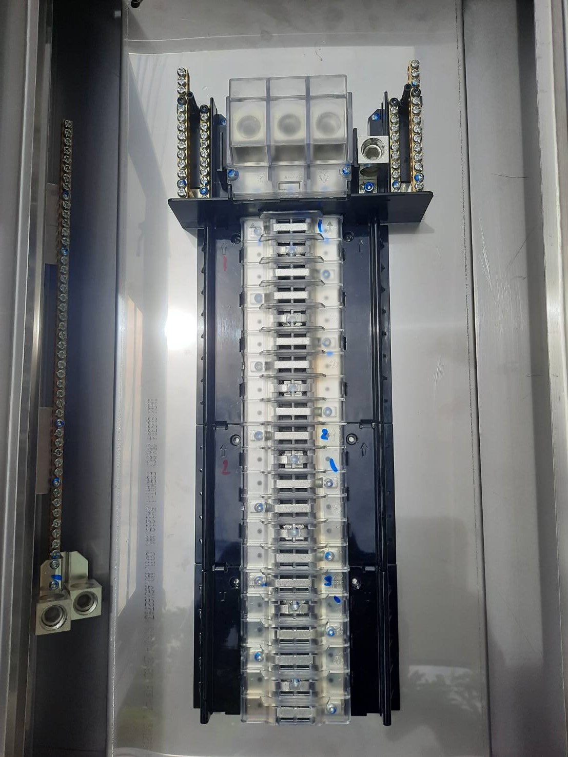 Main LUG 250A ตู้สแตนเลส 304 มีหลังคาสโลป W450xH800xD152mm. (42ช่อง)