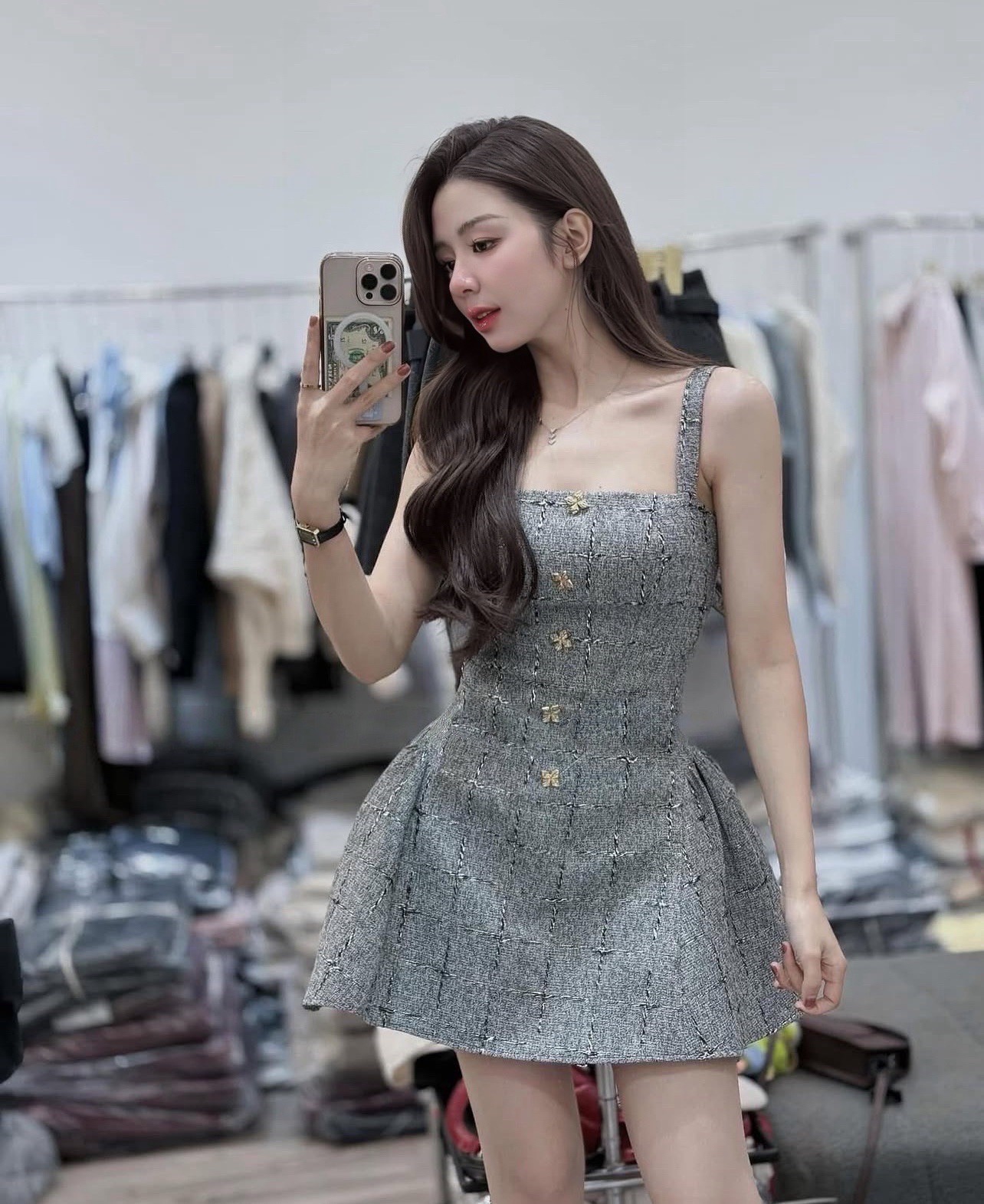 ชุดset 2ชิ้น เสื้อสูทครอปแขนยาว+มินิเดรสผ้าทวิตแต่งดิ้นเงิน สุดหรู อกเสริมฟองน้ำ มีซิลิโคนกันลื่นรอบหน้าอก ซิปหลัง ซับในอย่างดี จะใส่ไปงาน ไปเที่ยว ดินเนอร์ สวยจบได้ในชุดเดียว ต้องมีติดตู้ไว้เลยนะค่า