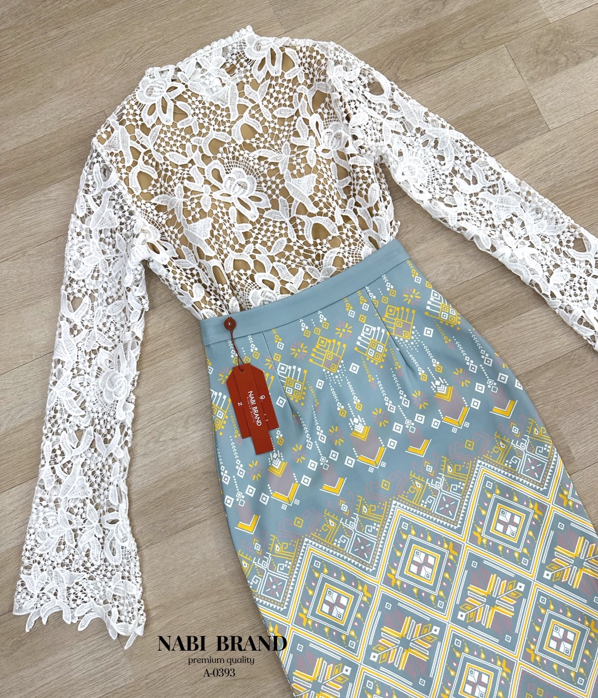 ชุดเซทชุดไทย คอลใหม่ อย่างหรูดูดี เสื้อลูกไม้แขนยาวสีขาวอย่างดี และกระโปรงผ้าพิมพ์ลายยอย่างสวย แบบผ่าหลังเล็กน้อย ดีไซส์เก๋ มีซับในและฟองน้ำอย่างดี งานซิบหลัง งานคุณภาพ คัดสรรมาให้ช้อปปิ้งแล้วนะคะ🥰 #NABIBRAND #งานป้ายnabi #ชุดเซท #ชุดไทย #ชุดไปงาน