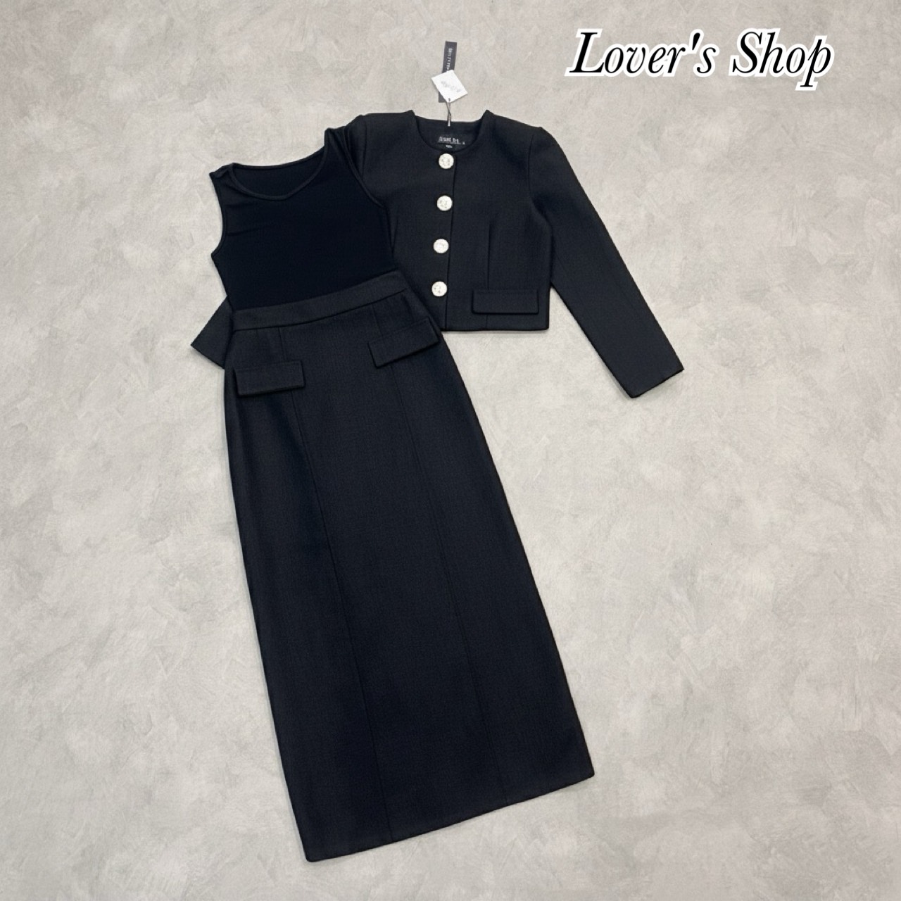 eg : Lover’s Shop Detail : ลุคCEO สาวเทสดีค่ะ Set 3ชิ้น (เสื้อคลุม+เสื้อแขนกุด+กางเกง+เข็มขัด) ดีเทลเสื้อคลุมแขนยาวผ้าทอ กระดุมสีทอง มาพร้อมเสื้อกล้ามผ้ายืดล่อง แม็ทกับกระโปรงทรงสอบ