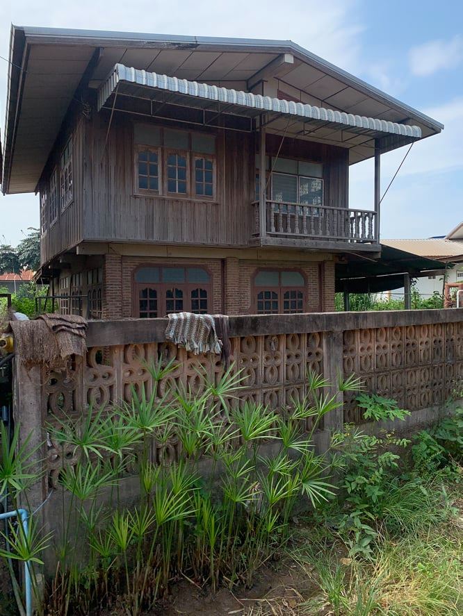 ขายบ้านพร้อมที่ดินราคาถูก อ.หนองกรุงศรี จ.กาฬสินธุ์ใกล้ถนนใหญ่ 2268 ห่างจากโรงเรียนห้วยยางดงวิทยา 386 เมตรการเดินทางสะดวก