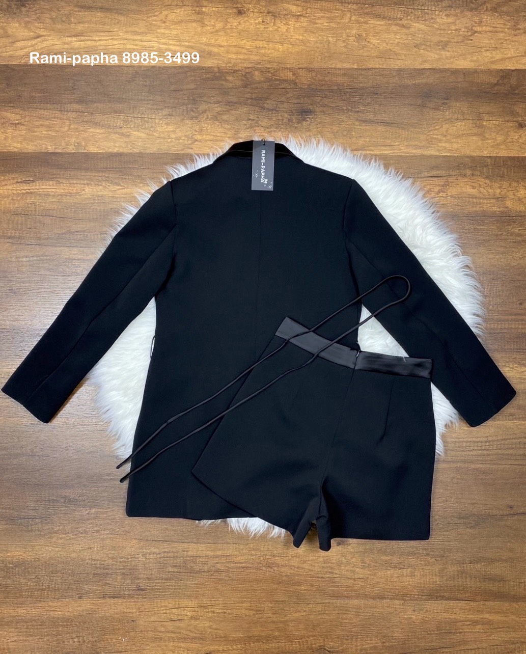 Ready to shipping ⚜️Label :: RAMI-PAPHA(รมิปภา) สูทสีดำ ดีเทลแต่งผ้ามัน คอปก/กระดุม/กระเป๋า สวยหรูโดดเด่น กระดุมหน้า และกระเป๋าใช้งานได้จริง ไหล่มีฟองน้ำเบาๆ ซับในงานสูทแท้อย่างดีทั้งตัว ++กางเกงขาสั้น ดีไซน์เดียวกัน ขอบเอวตัดเนื้อผ้ามันสวยหรู ซับใ