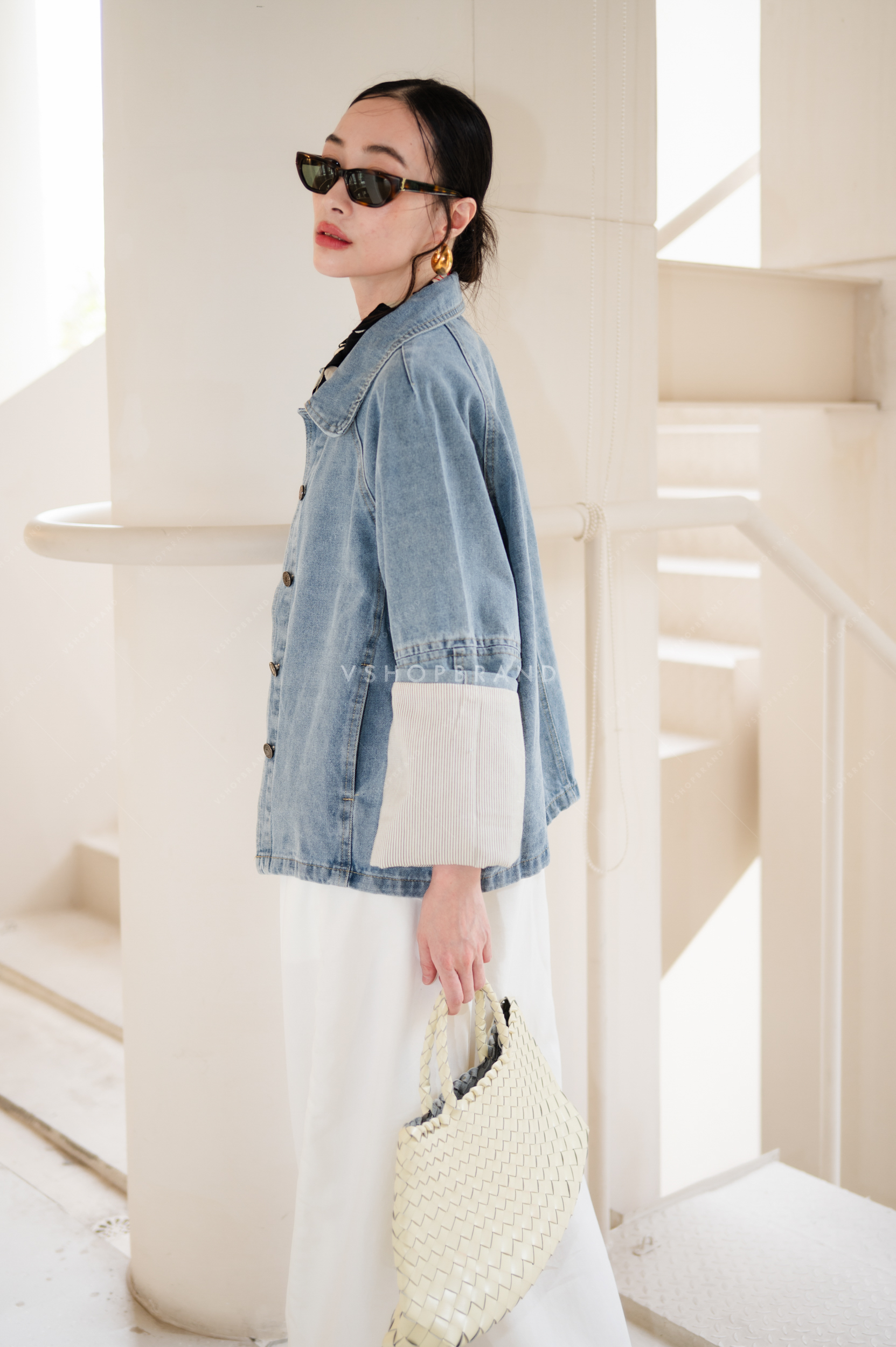 เสื้อยีนส์แขนยาวแขนแต่งเส้นหน้า