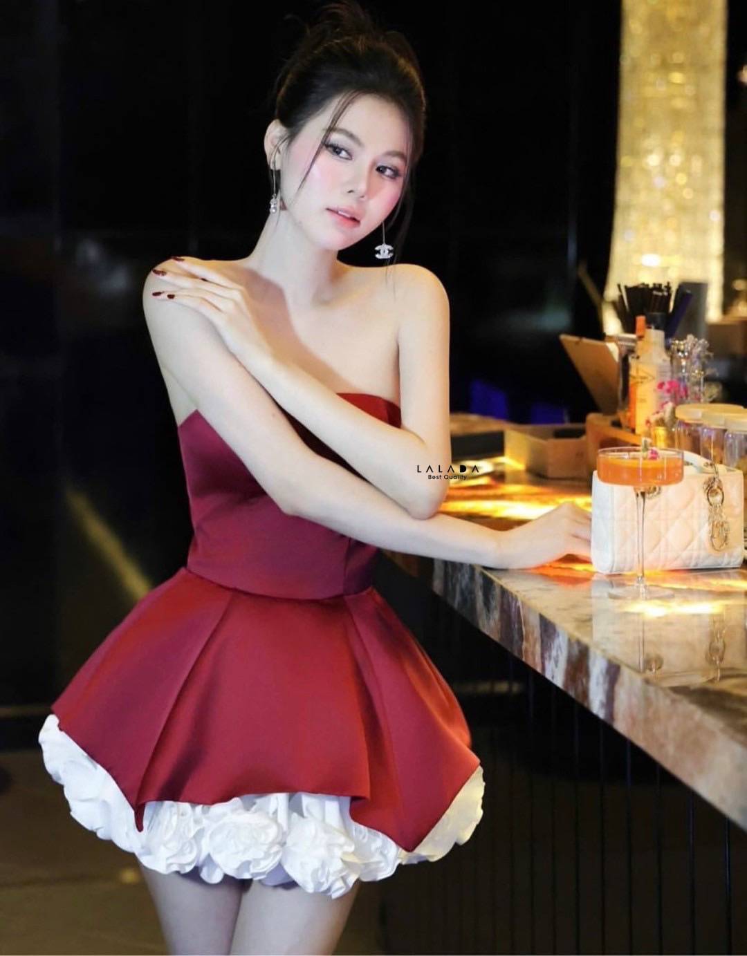 set 2 ชิ้นสวยลิมิเต็ดค่ะ ✨ เสิ้อเกาะอกสีแดงเสริมฟองน้ำ งานซิปหลัง + กระโปรงทรงบอลลูน แต่งดอกไม้3 D ช่วงขอบ งานสวยมากค่ะ