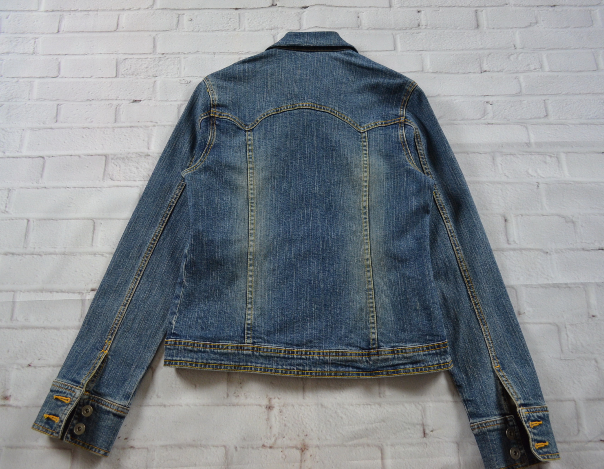 AFT Jeans อกจริง33' (XS) เสื้อแจ็คเก็ตยีนส์ เสื้อยีนส์แขนยาวหญิงชาย เนื้อผ้านุ่มทรงน่ารัก มีเป๋าข้างเป๋าในสวยมาก