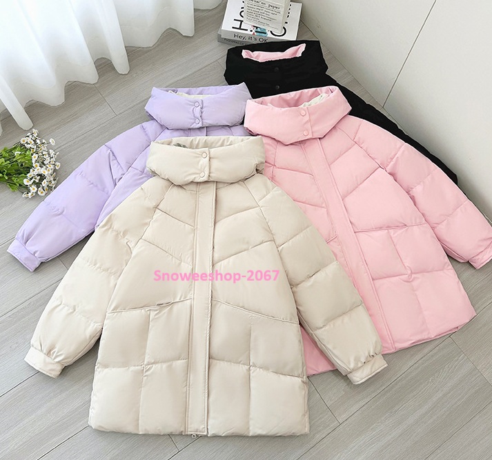 แจ็คเก็ตดาวน์ผู้หญิงทรงโอเวอร์ไซส์ ใส่แล้วชิคเหมือนเดินเล่นปารีส อุ่น กันลม กันหนาว ได้ครบ ทรงหลวมใส่สบาย ไม่อึดอัด แต่ยังดูเพรียวเก๋ มี 4 สีสุดคลาสสิค ใส่แล้วดูแพงทุกเฉด หลายไซส์ให้เลือก ไม่ว่าหุ่นไหนก็ใส่ได้ ใส่เที่ยวญี่ปุ่น เกาหลี ยุโรป ได้ฟีล Fashion