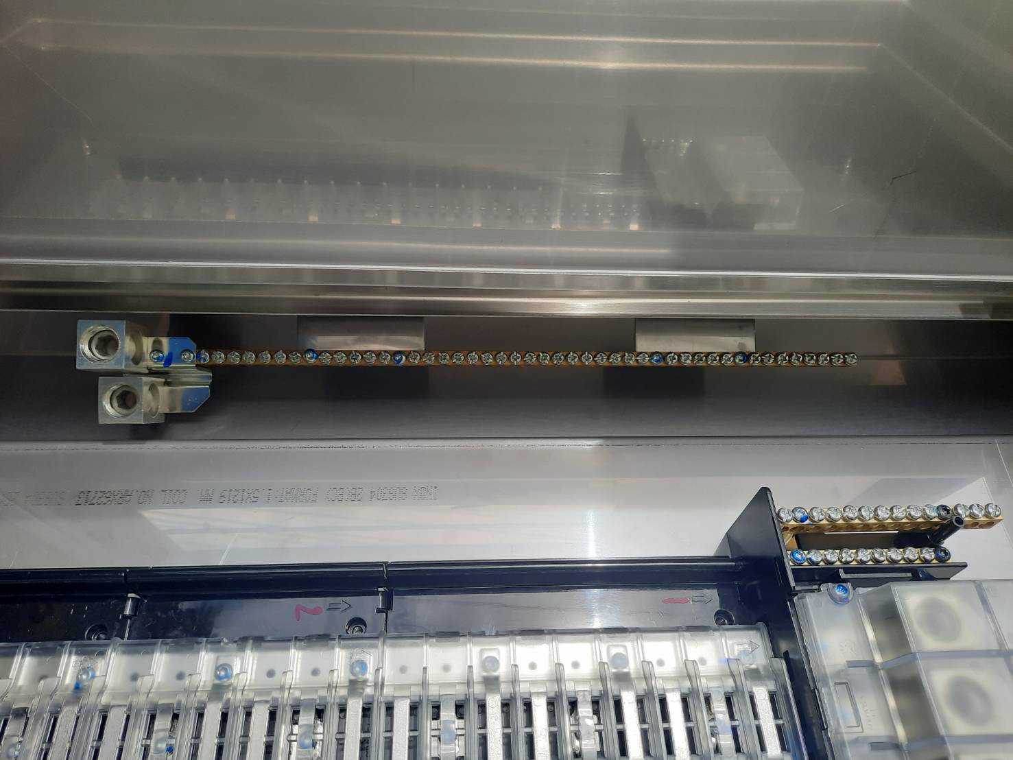 Main LUG 250A ตู้สแตนเลส 304 มีหลังคาสโลป W450xH800xD152mm. (42ช่อง)