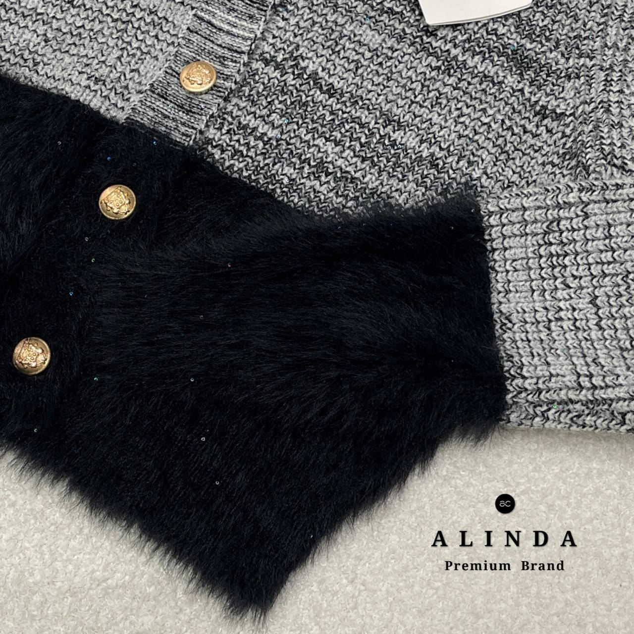 Tag : ❥CELN Code : #CELN01 Detail : เสื้อไหมพรมแขนยาว กระดุมหน้า งานแบรนด์CELN เกรดพรีเมี่ยม เนื้อผ้าดีมากค่ะ ผ้าไหมพรมทอละเอียดเนื้อผ้านุ่มมมมากกค่ะ ช่วงล่างของตัวเสื้อเป็นผ้าขนเนื้อละมุนมือสุดๆ เรียบ หรู