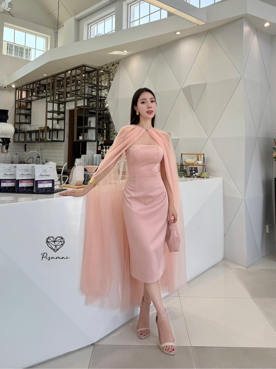 เซ็ตเสื้อเกาะอกตัวยาใสีชมพูทรงหางปลา มาคูากับซีทรูทรงคลุมค้างคาวพองอลัง ใส่สวยมากกกก ราคานี้มือต้องไวเลยค่า รุ่นนี้ใส่สวย เนื้อผ้าดีมากกกกกกก ห้ามพลาดเลยค่า