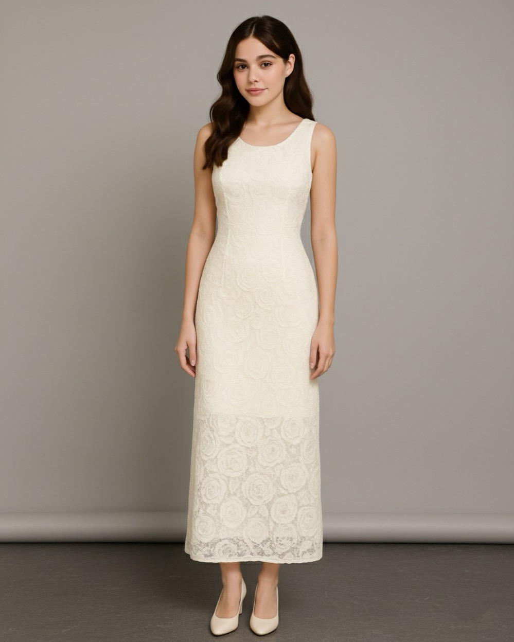 เดรสยาวผ้า 3D สีครีม คอกว้างแขนกุด เอวเข้ารูป ชุดสีครีม ผ้า 3D ลายดอกกุหลาบ มีซับใน ซิปด้านหลัง