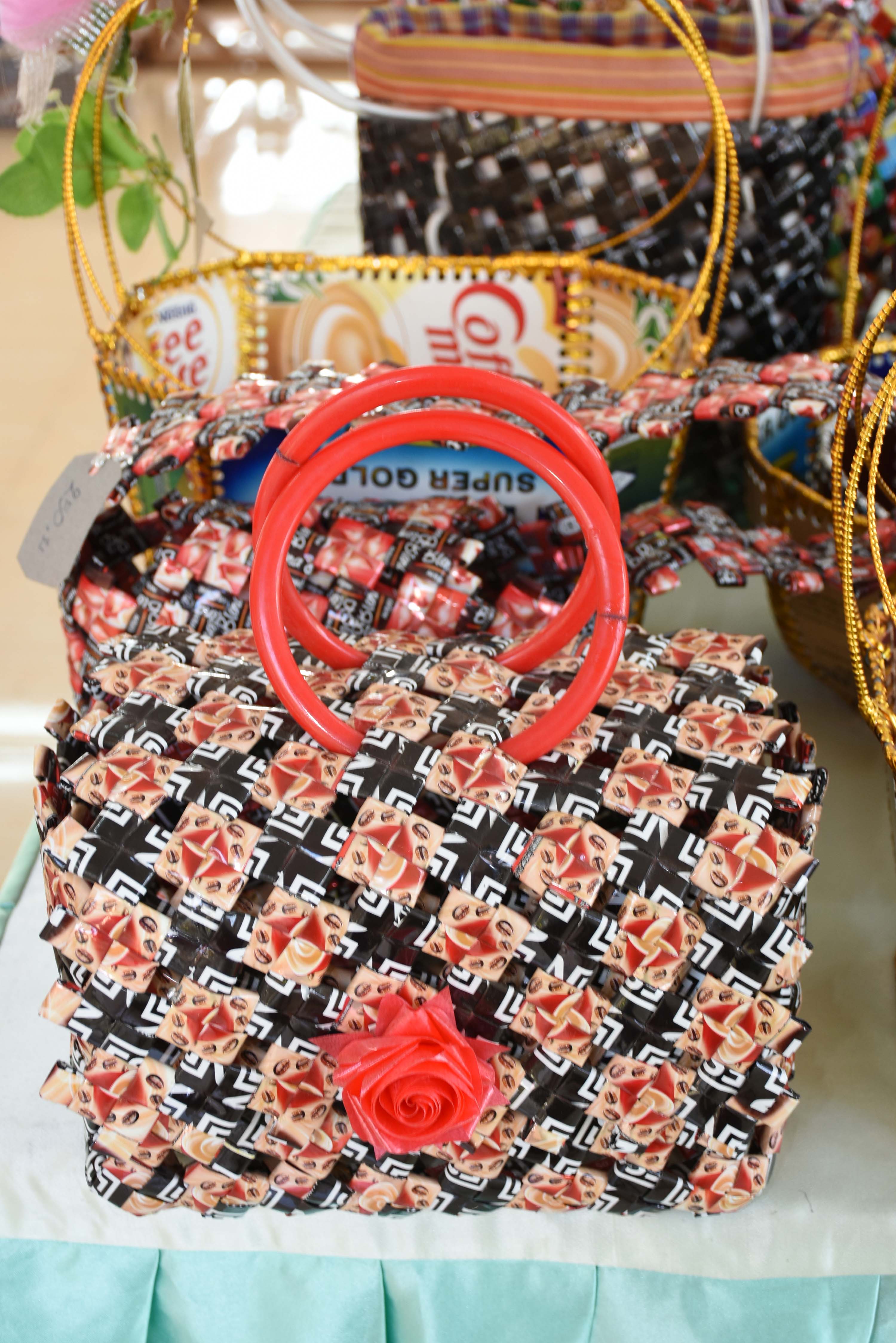 กระเป๋าสาน