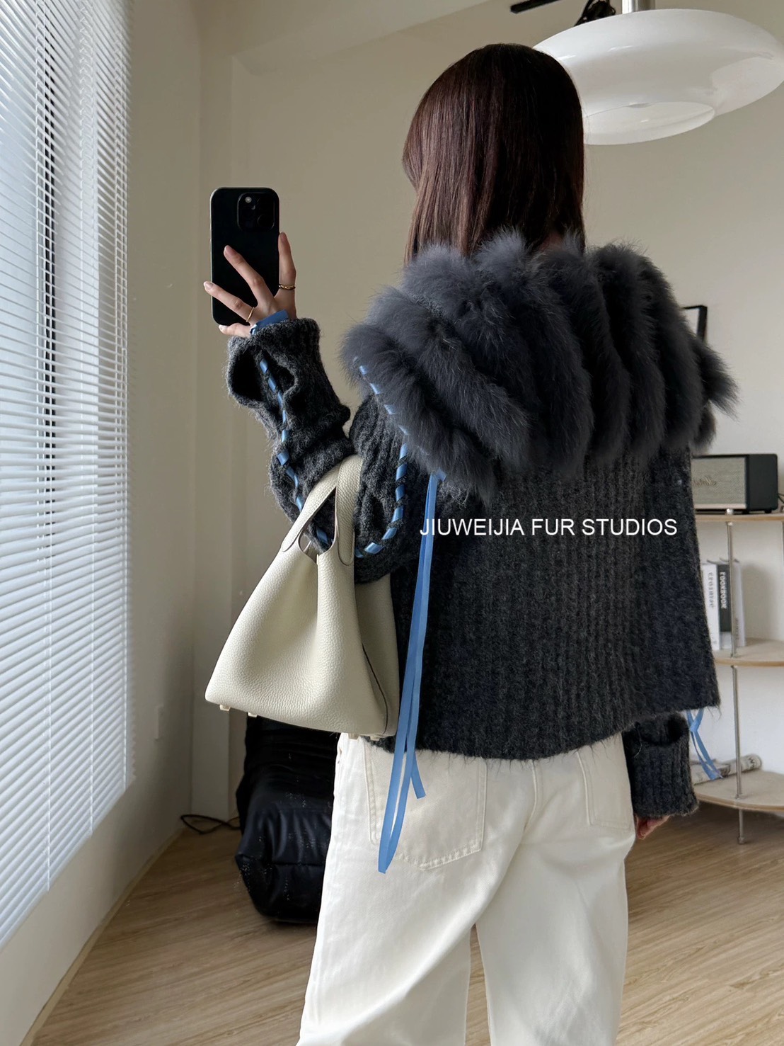 เสื้อคลุมทรงOversized น่ารักมากค่ะตัวนี้ ดีเทลตกแต่งริบบิ้น คอปกขนเฟอร์ งานสไตล์เกาหลี