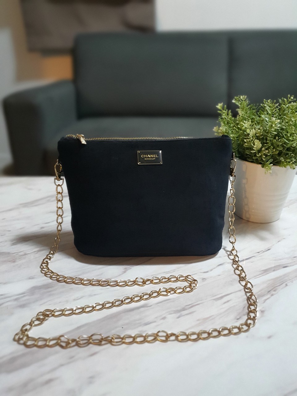 กระเป๋าสะพายไฮโซเก๋ๆ แบรนด์เนมชาแนลพรีเมี่ยมกิ๊ฟสีดำอะไหล่ทอง Chanel Cosmetics crossbody bag งาน Vip Gift ของแท้จากเคาเตอร์ Cosmetic