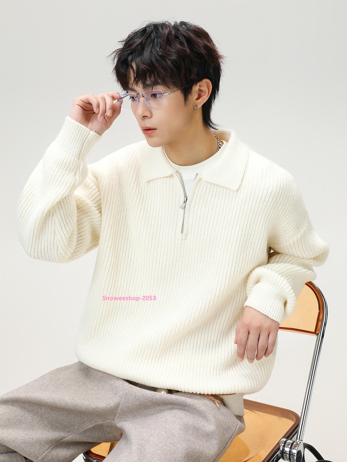 อากาศเย็นๆ ต้องมีตัวนี้ติดตู้ อากาศเย็นๆ ต้องมีตัวนี้ติดตู้ โอเวอร์ไซ ทรงหลวมใส่แล้วดูสบายๆ แต่เท่มาก ผ้าหนานุ่ม อุ่นกำลังดี มีให้เลือก 4 สี ใส่ได้ทุกโทน จะใส่เที่ยวเมืองหนาว หรือเดินเล่นในเมืองก็สไตล์จัดเต็ม