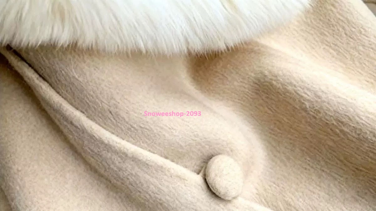 ผ้านุ่มนิ่มมาก ใส่สบายไม่คัน โค้ทขนเฟอร์ตัวนี้คือ ของมันต้องมี สำหรับทริปหน้าหนาว ซับในหนา อบอุ่นจริง ใส่เที่ยวยุโรป เกาหลี ญี่ปุ่น เอาอยู่ มีให้เลือก 4 สีแบบผู้ดีทุกสี