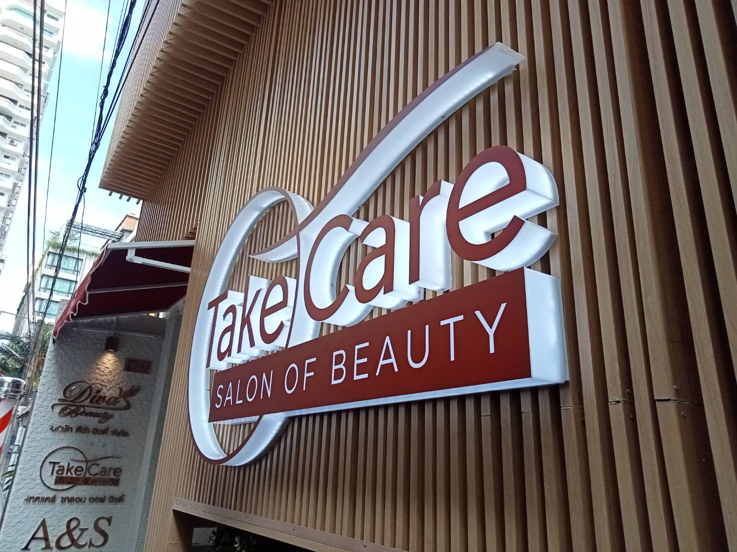 #ป้ายอะคริลิคไฟออกรอบตัวหน้าติดสติ๊กเกอร์รองหลังพาสวู๊ด