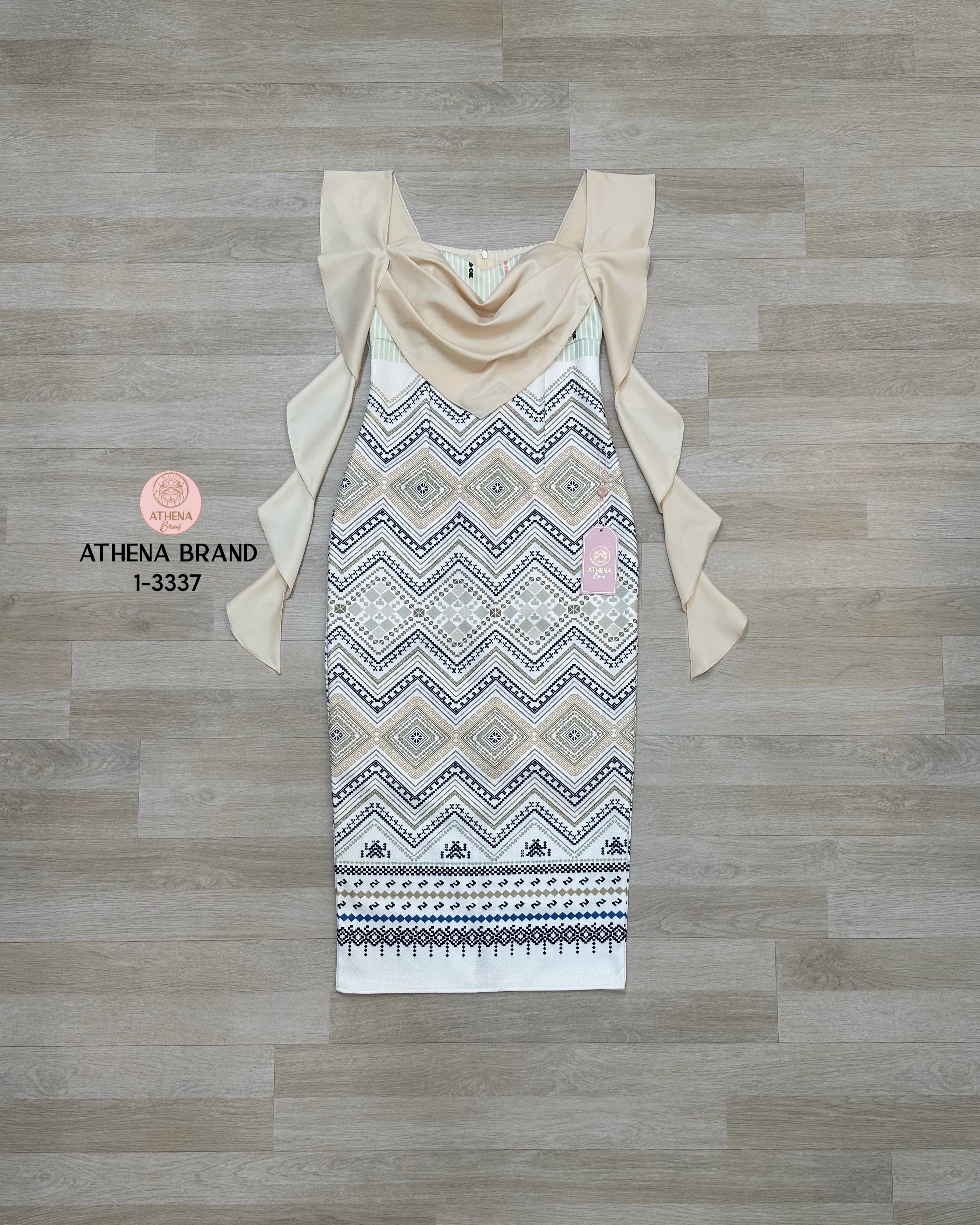 Maxi Dress พิมพ์ลายดีไซน์ตัดต่อผ้าแต่งระบาย หน้าอกเสริมฟองน้ำจัดทรงสวย ชายกระโปรงด้านหลังผ่า เนื้อผ้าดี๊ดีมีTexture งานมีซับใน สวมใส่แบบซิปด้านหลัง สอดแทรกดีเทลความสวยหวานและความเรียบหรูได้ลงตัวเป๊ะ งดงามอย่างกุลสตรีไทยค่า #Athenabrand #ป้ายAthena #เสื้อผ