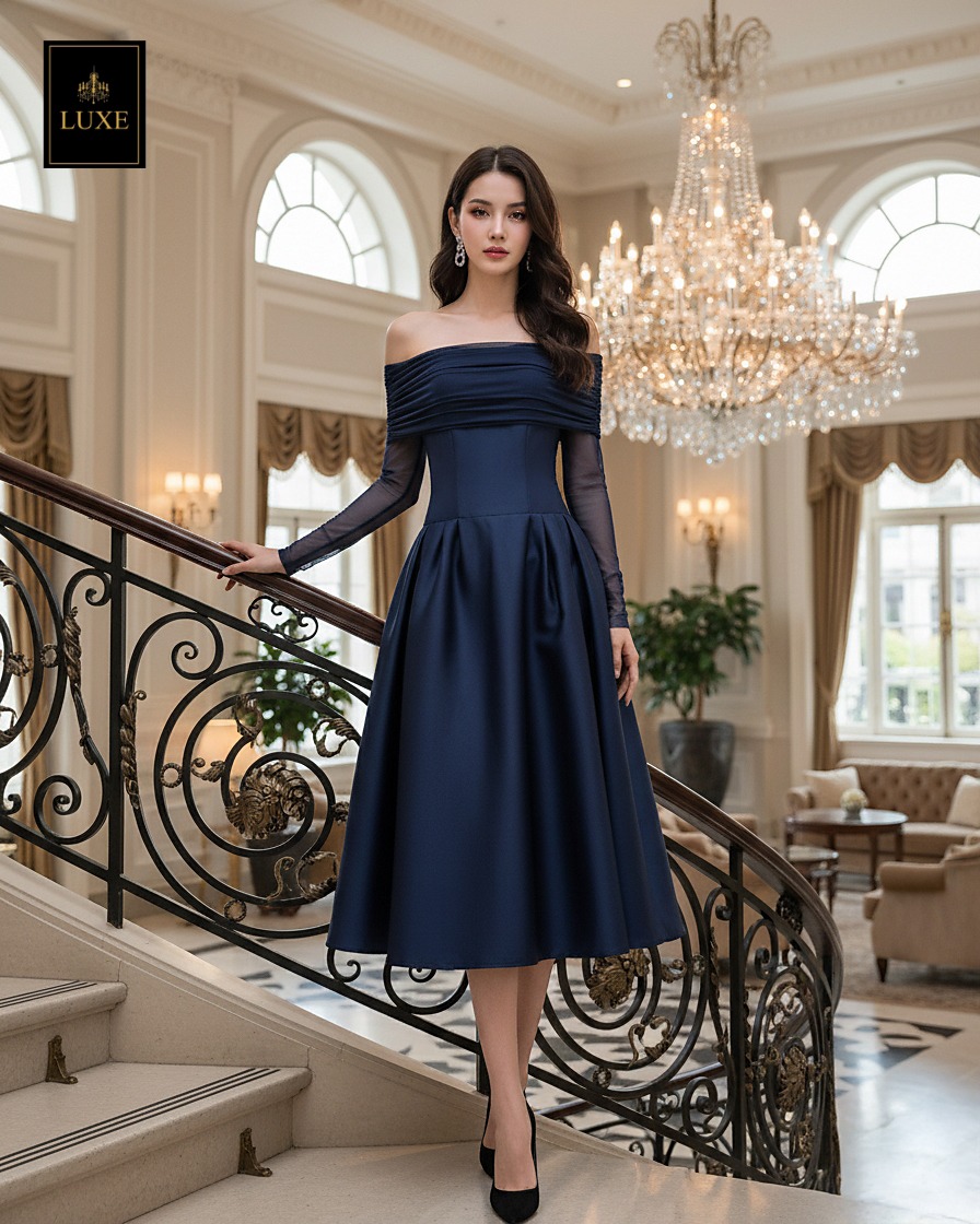 Label : LUXE ☑️ เดรสเสื้อแขนยาวเปิดไหล่ กระโปรงยาวคลุมเข่า แขนเสื้อซีทรู ☑️ ตัวชุดทำจากผ้าไหมดัตเชส แขนเสื้อทำจากผ้าเน็ตเนื้อนุ่มยืดหยุ่น ☑️ คัทติ้งประณีต มีซิปซ่อนและซับใน