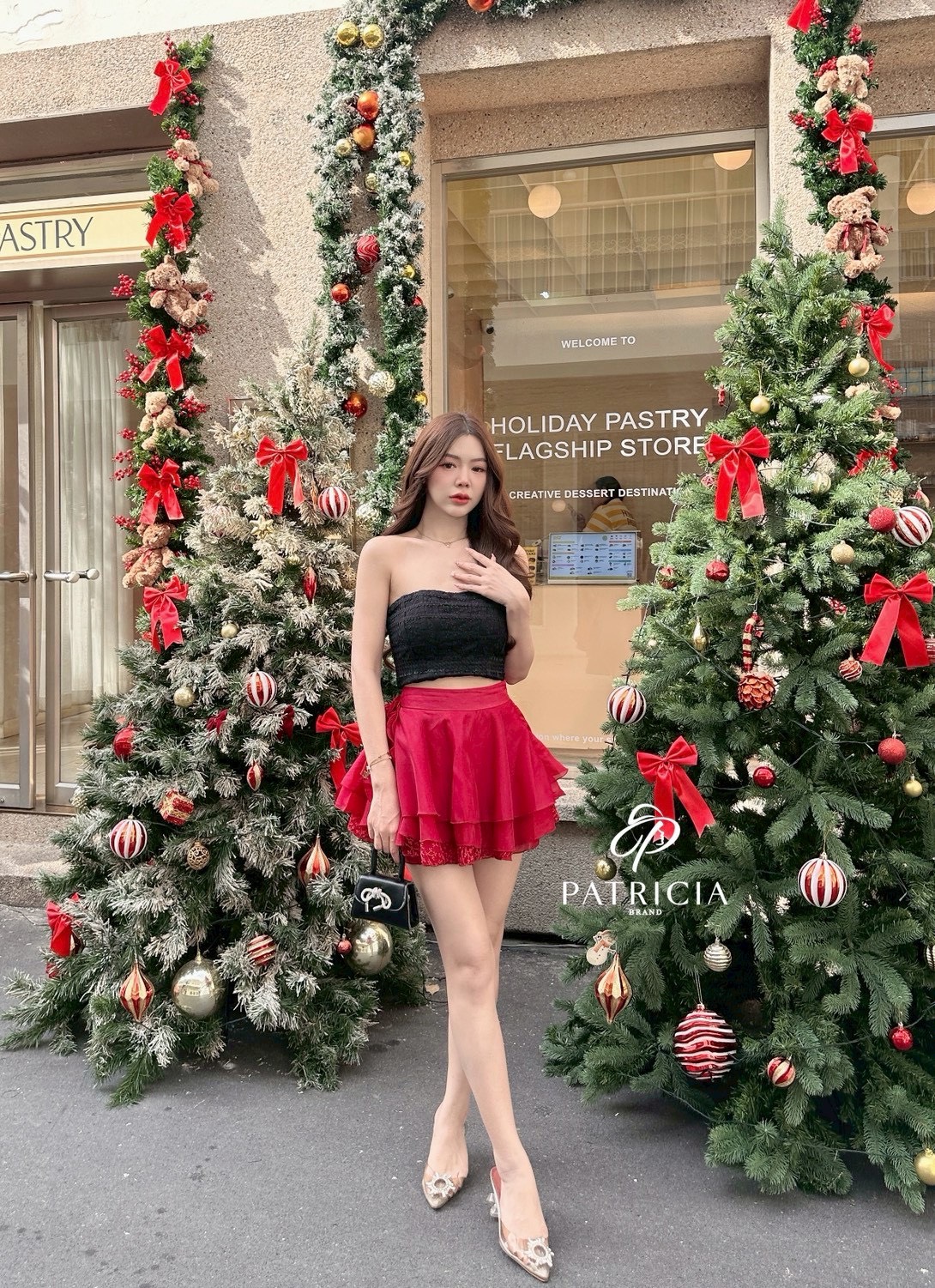 Set 2ชิ้น เกาะอก+กระโปรง🔥 เซ็ทนี้ตัวเสื้อเป็นทรงเกาะอกเข้ารูป ใช้ผ้าลูกไม้สีดำและมีซับในด้านในมีฟองน้ำอย่างดี และเย็บขอบด้วยยางกันลื่น เป็นงานซิปหลัง