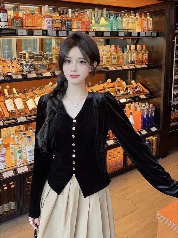 ||| GB SHOP ||| 631#เสื้อแขนยาวกำมะหยี่คอวี งานกระดุมหน้า เนื้อผ้าดี ทรงสวย TAG : 🇰🇷 🇰🇷