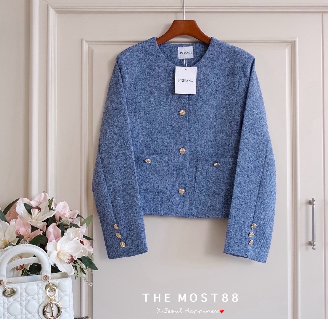 เสื้อคลุมสไตล์สูท งานผ้าทวีตเกรดแพง ใส่ไม่คันระคายผิว ตัดเย็บซับในแบบเดียวกับงานเบลเซอร์เกรดห้าง ดีเทลแต่งกระดุมโลหะสีทองสวยติดแกรม