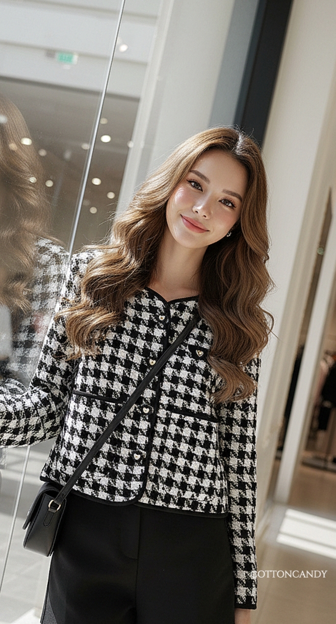 เสื้อครอปรุ่นนี้คือสวยมากๆ ผ้าทอทวีตเนื้อพรีเมี่ยม สั่งทอเนื้อดี ลายสวยคลาสสิค ใส่สบายได้ทั้งปีใส่แล้วได้ลุคสุดหรูอลยคร่าาา