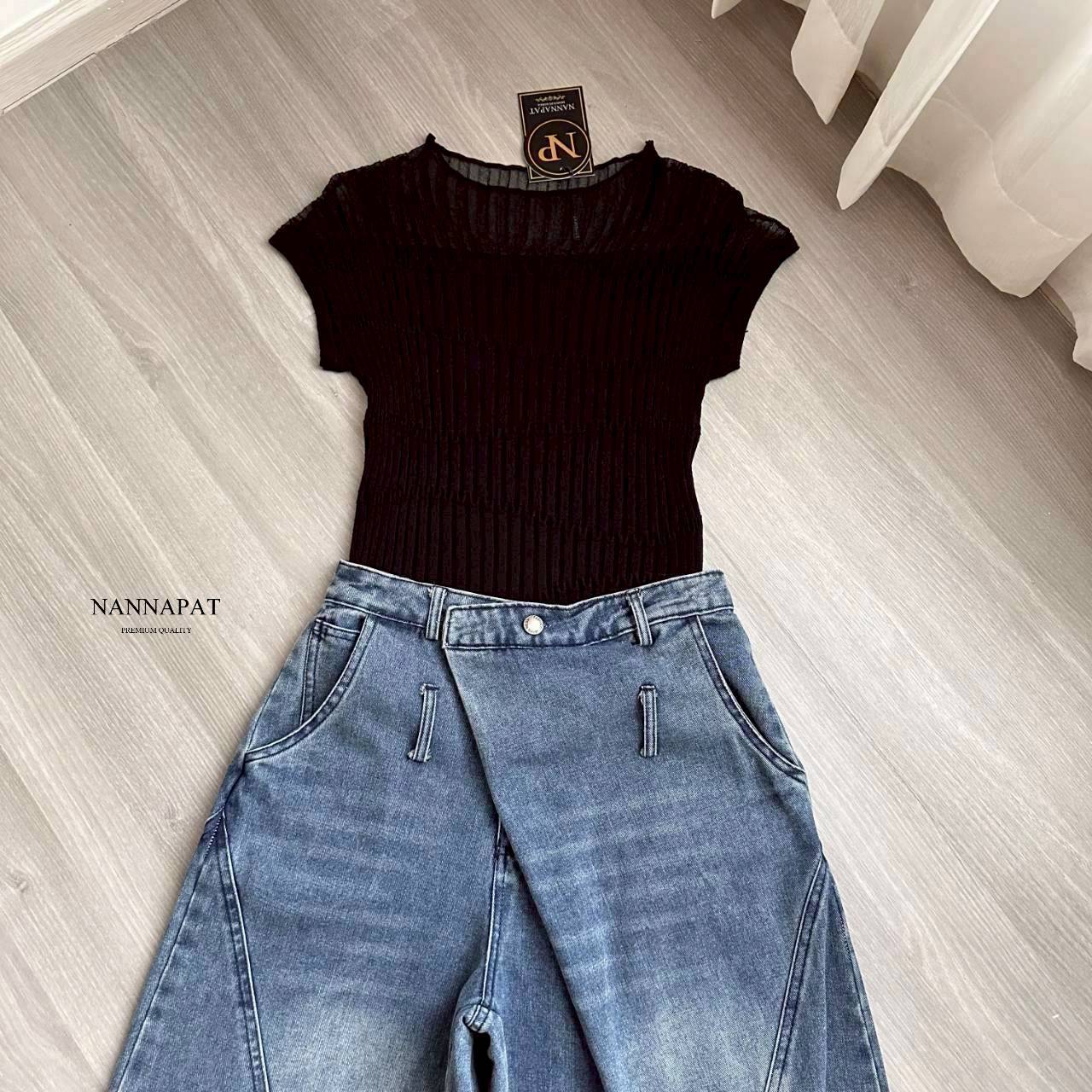 SETเสื้อผ้าสเวสเตอร์ล่องนุ่มๆใส่สบาย เข้ารูปเก็บทรง มาคู่กับกางเกงยีนส์แท้ฟอก ดีไซน์เก๋ๆ ทรงบาร์เรลสวย แม็ชกันลงตัว