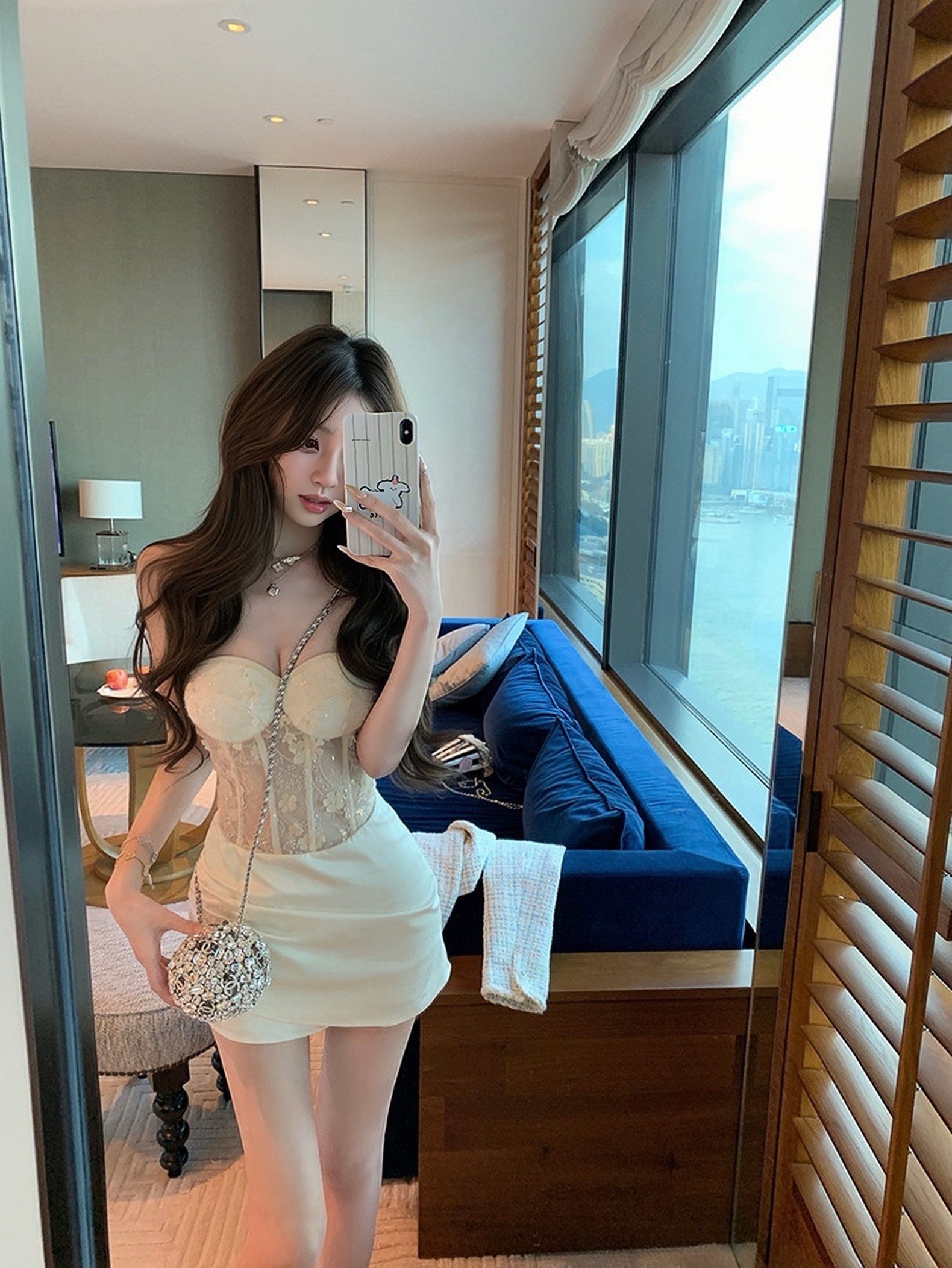 มินิเดรสเกาะอกสีครีม ด้านบนแต่งผ้าตาข่ายเย็บเลื่อมและดอกไม้เพิ่มความเซ็กซี่ สวยหรูดูแพงสุดๆ ผ้าดี งานสวยมาก ช่วงหน้าอกมีฟองน้ำในตัว ซิปหลัง งานมีซับในอย่างดี ใส่ดินเนอร์ ออกงาน งานปาร์ตี้วันเกิด ได้ทุกโอกาสค่า #ป้ายBlossombrand #Blossombrand #ชุดงานป้าย #