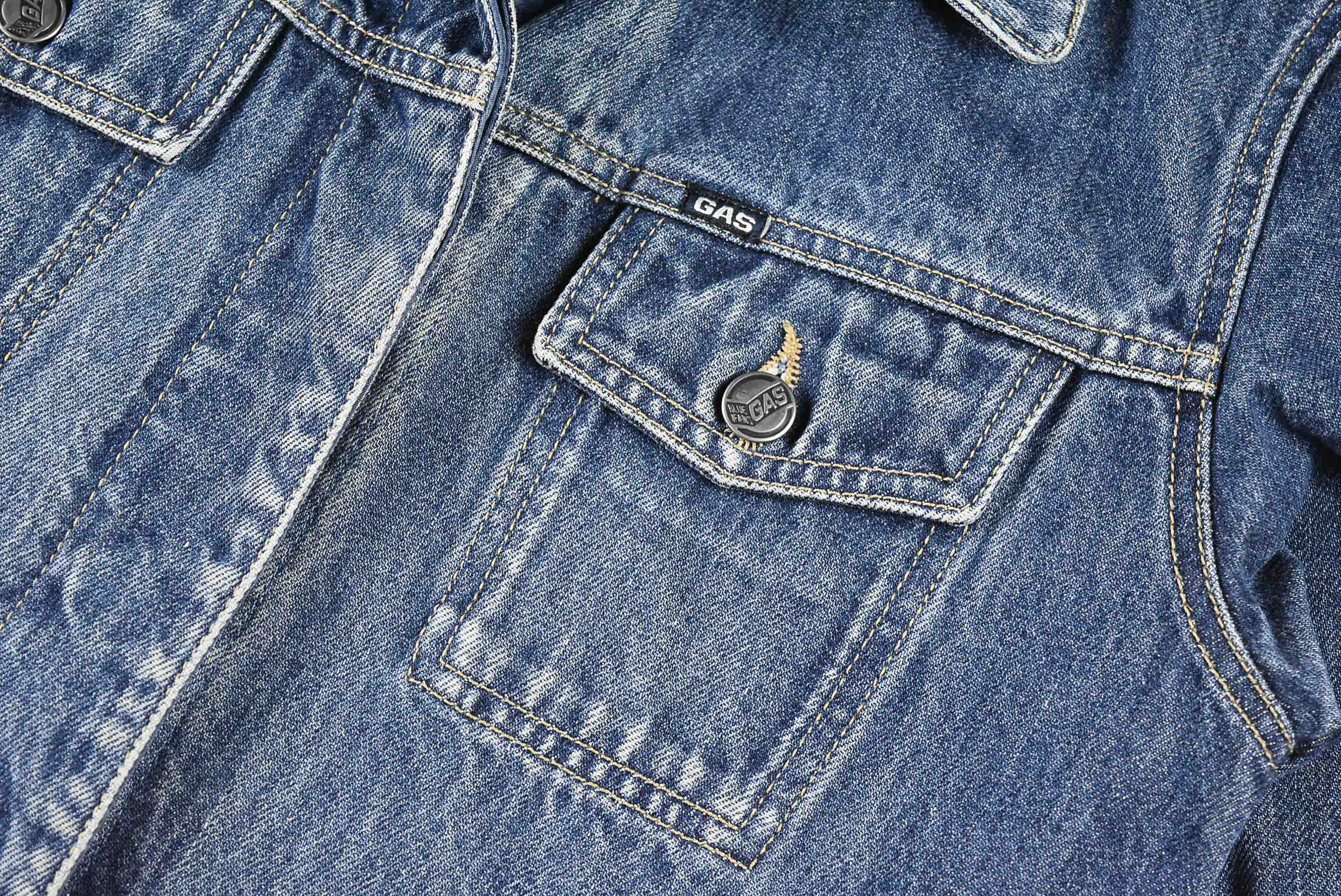 GAS อกจริง 37 ไซส์ M เสื้อแจ็คเก็ตยีนส์ แขนยาว ผู้หญิง สีฟอกเข้ม สภาพสวยใหม่90% ใส่คลุมแนวๆสายวิเทจ ราคานี้คุ้มมาก