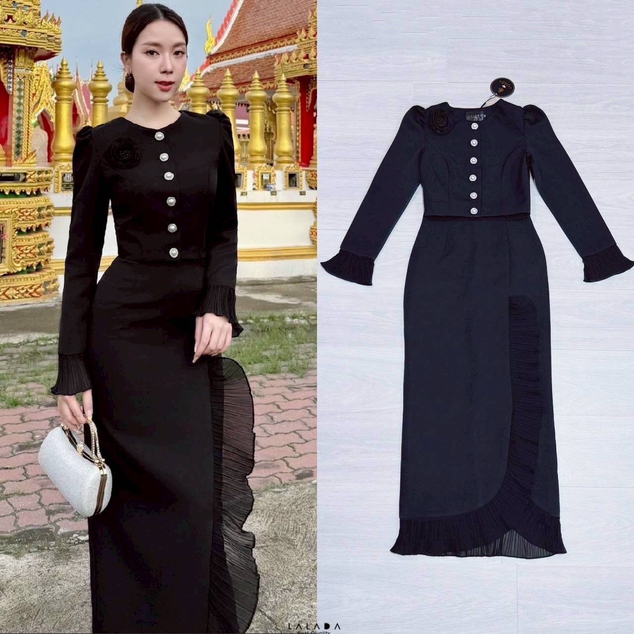 set 2 ชิ้นเสื้อสีดำแขนยาวกระดุมหน้า ปลายแขนแต่งระบาย ตัดเย็บอย่างดีมีซับใน + เข็ดกลัดดอกไม้ + กระโปรงยาวเนื้อผ้าเดียวกันแต่งระบายด้านหน้า สวยลัคชู ใส่ไปไหนก็รอดค่ะ