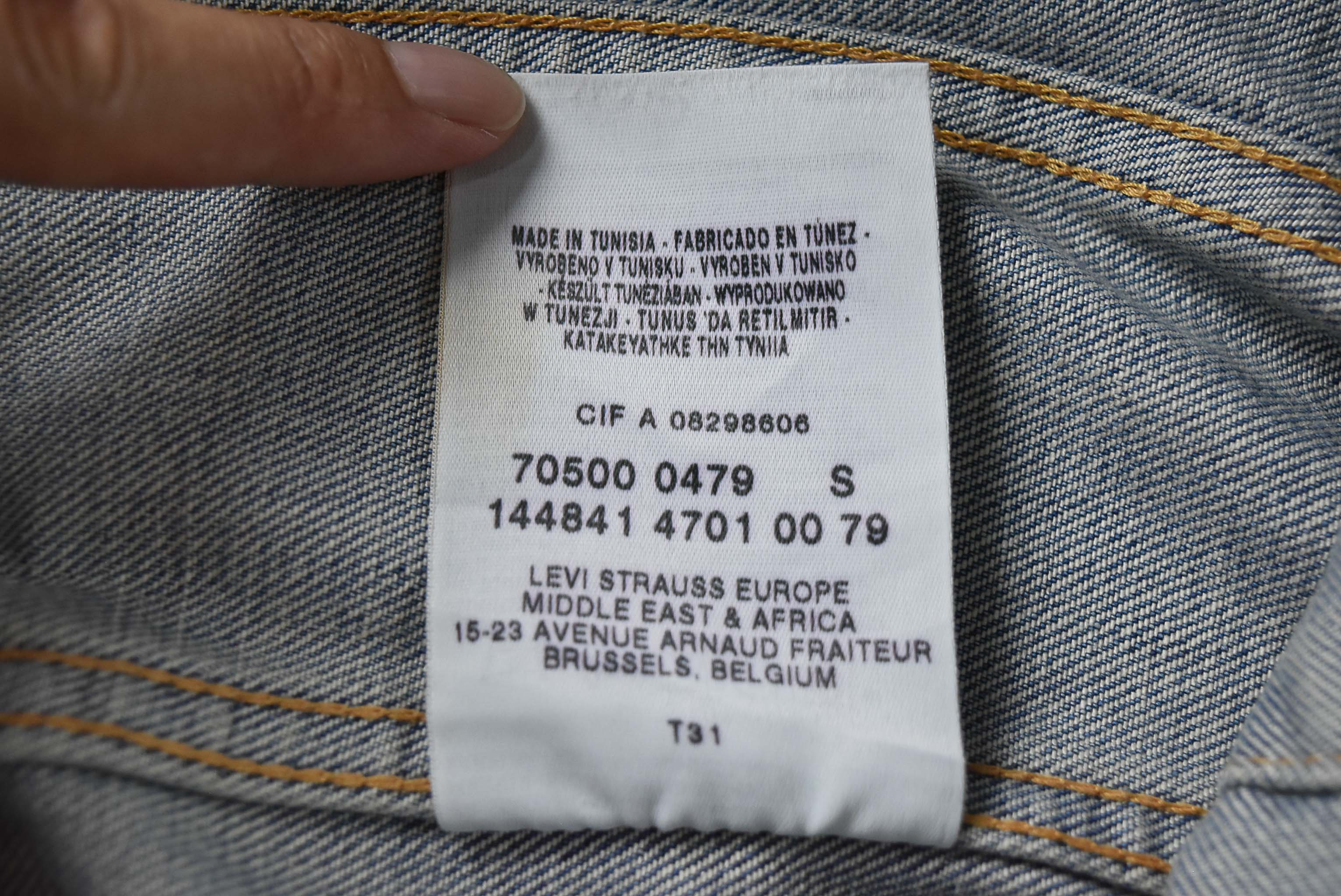 Levi's Tunisia อกจริง 34 ไซส์ S เสื้อแจ็คเก็ตยีนส์ แขนยาว ผู้หญิง ทรงดีมาก แต่งขาด สภาพใหม่มากๆ ผ้านุ่มใส่สบายทรงหล่อ